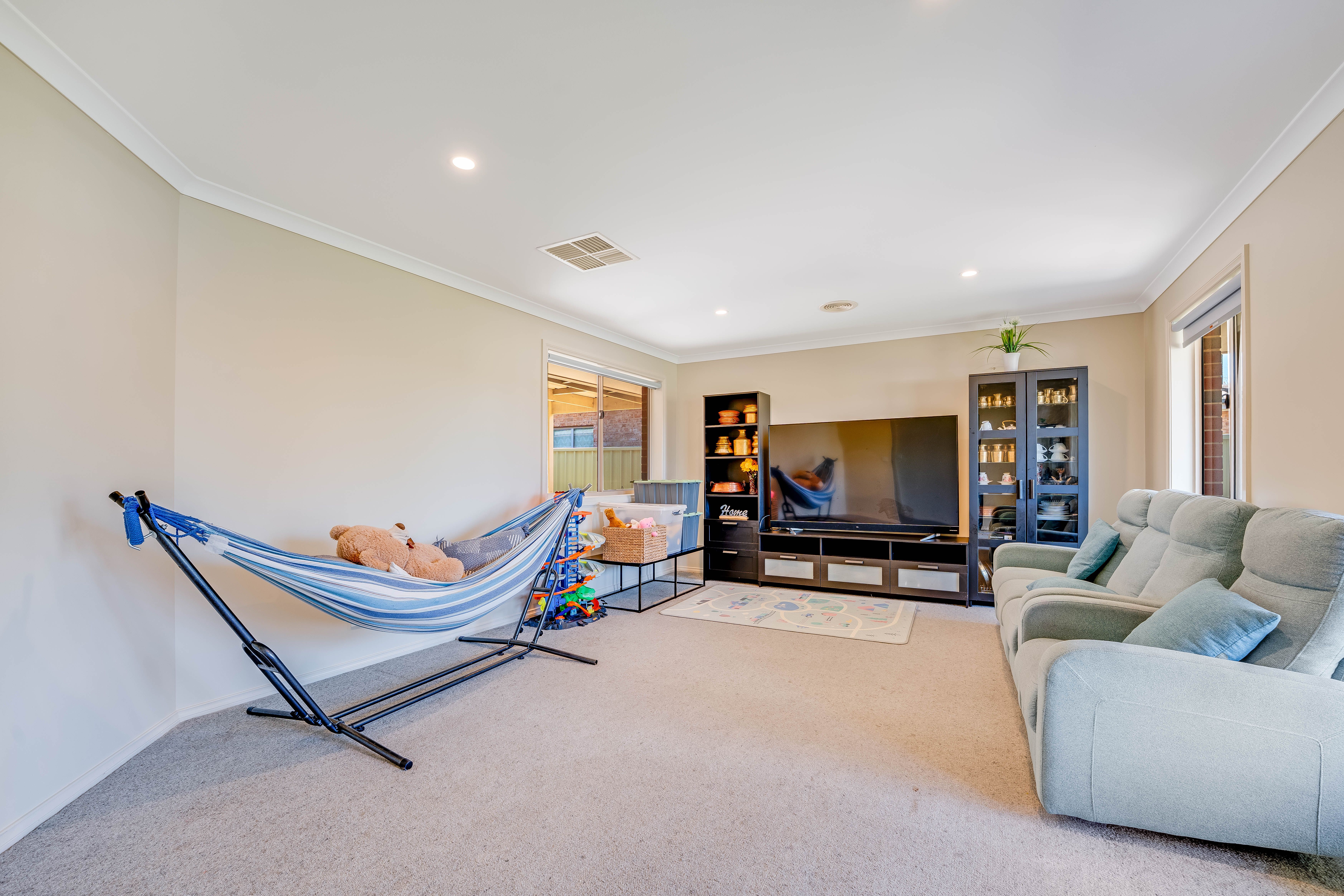 529 Iluka Crescent — photo 5 of 30