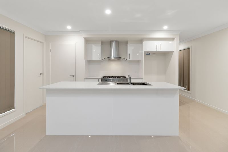 33 Swansea Circuit, Redland Bay, QLD 4165