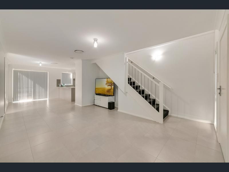 100 Hampshire Boulevard, Spring Farm, NSW 2570