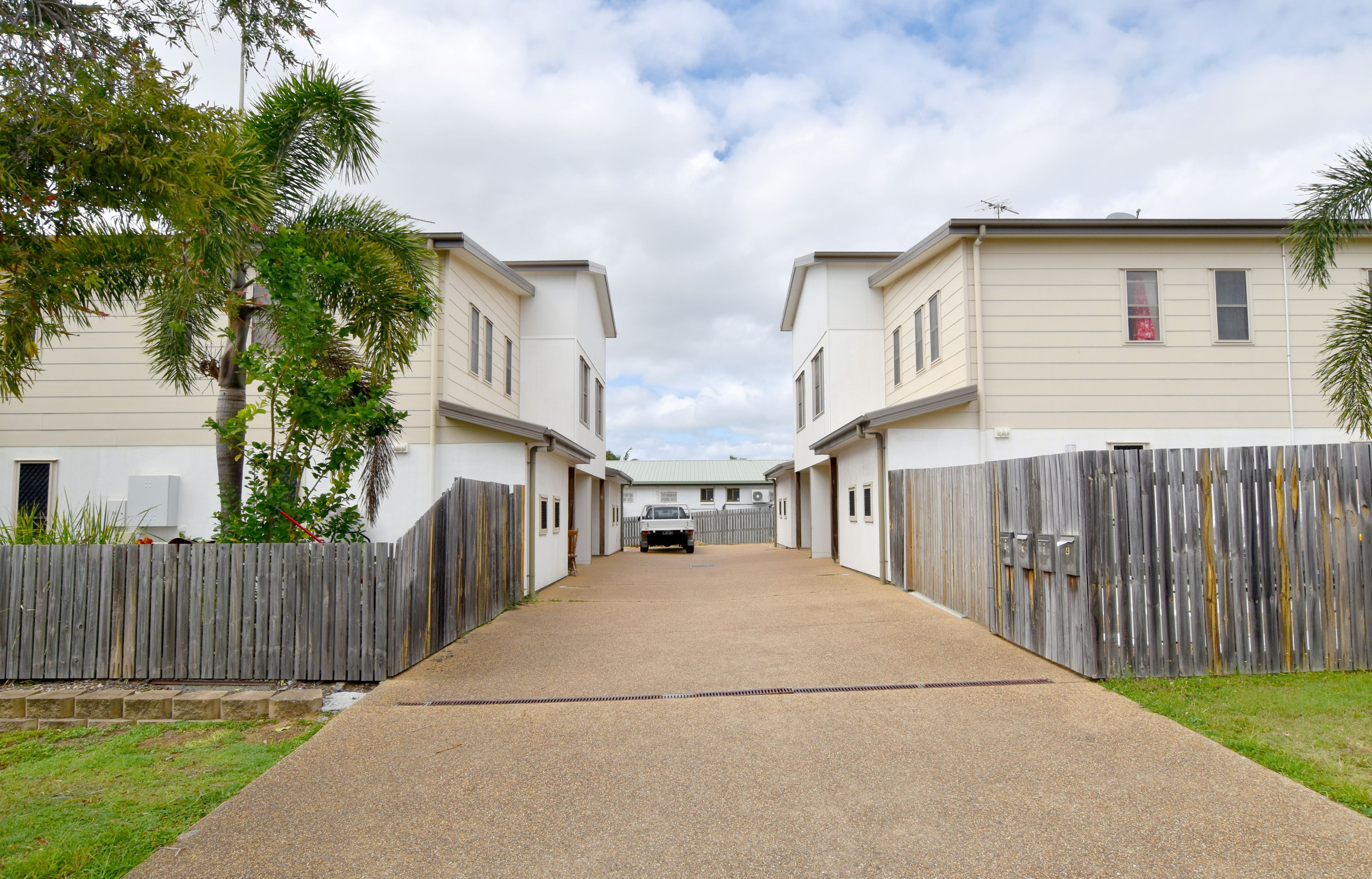 2/127 Toolooa Street, South Gladstone, QLD 4680
