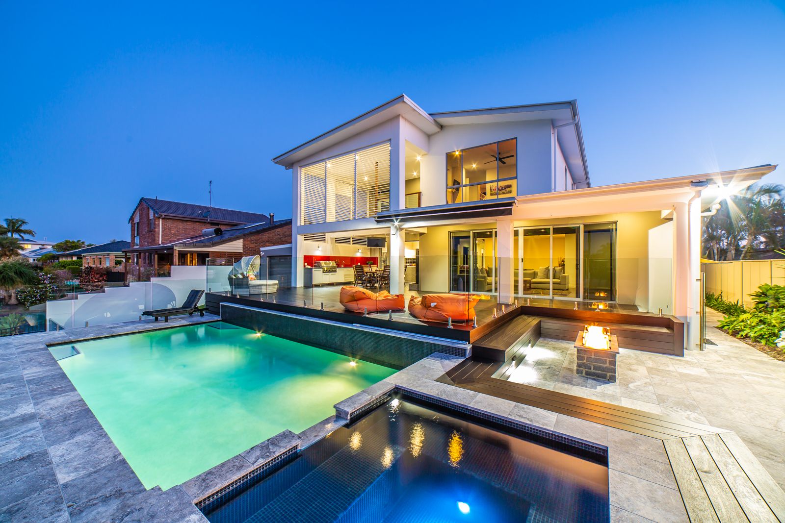19 Kurrawa Avenue, Mermaid Waters QLD 4218