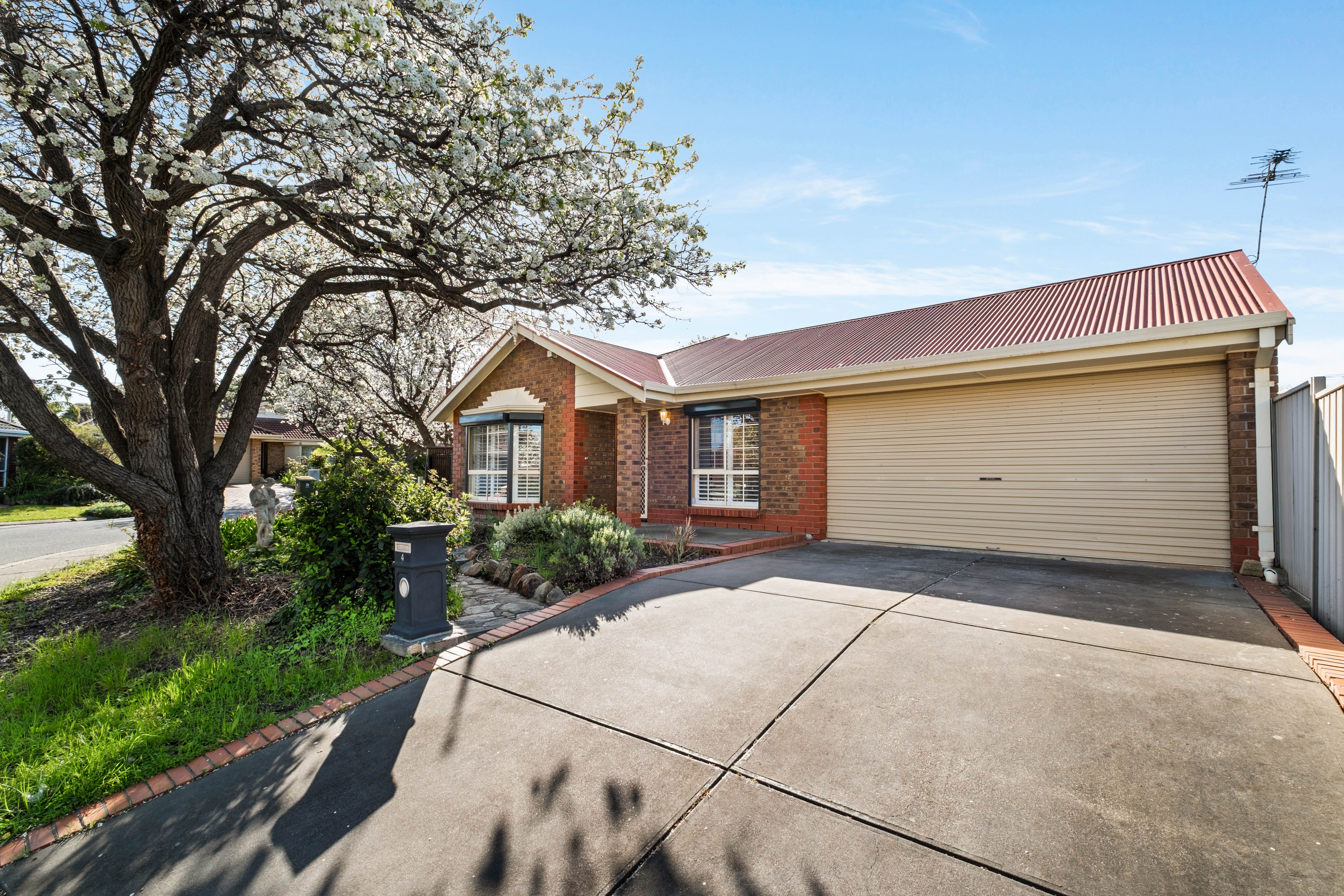 4 Hampton Court, Wynn Vale, SA 5127