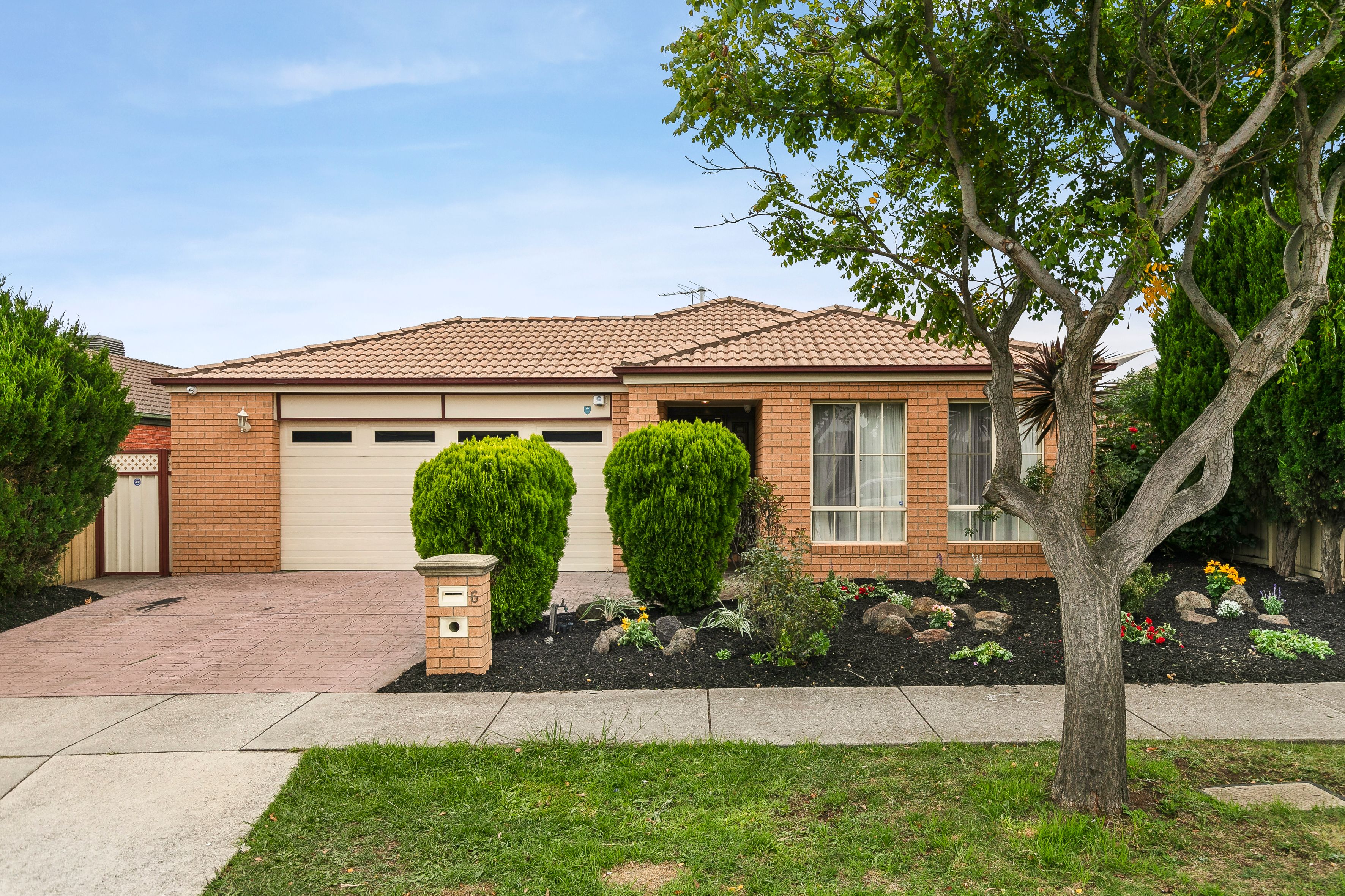 6 Spence Avenue, Roxburgh Park VIC 3064
