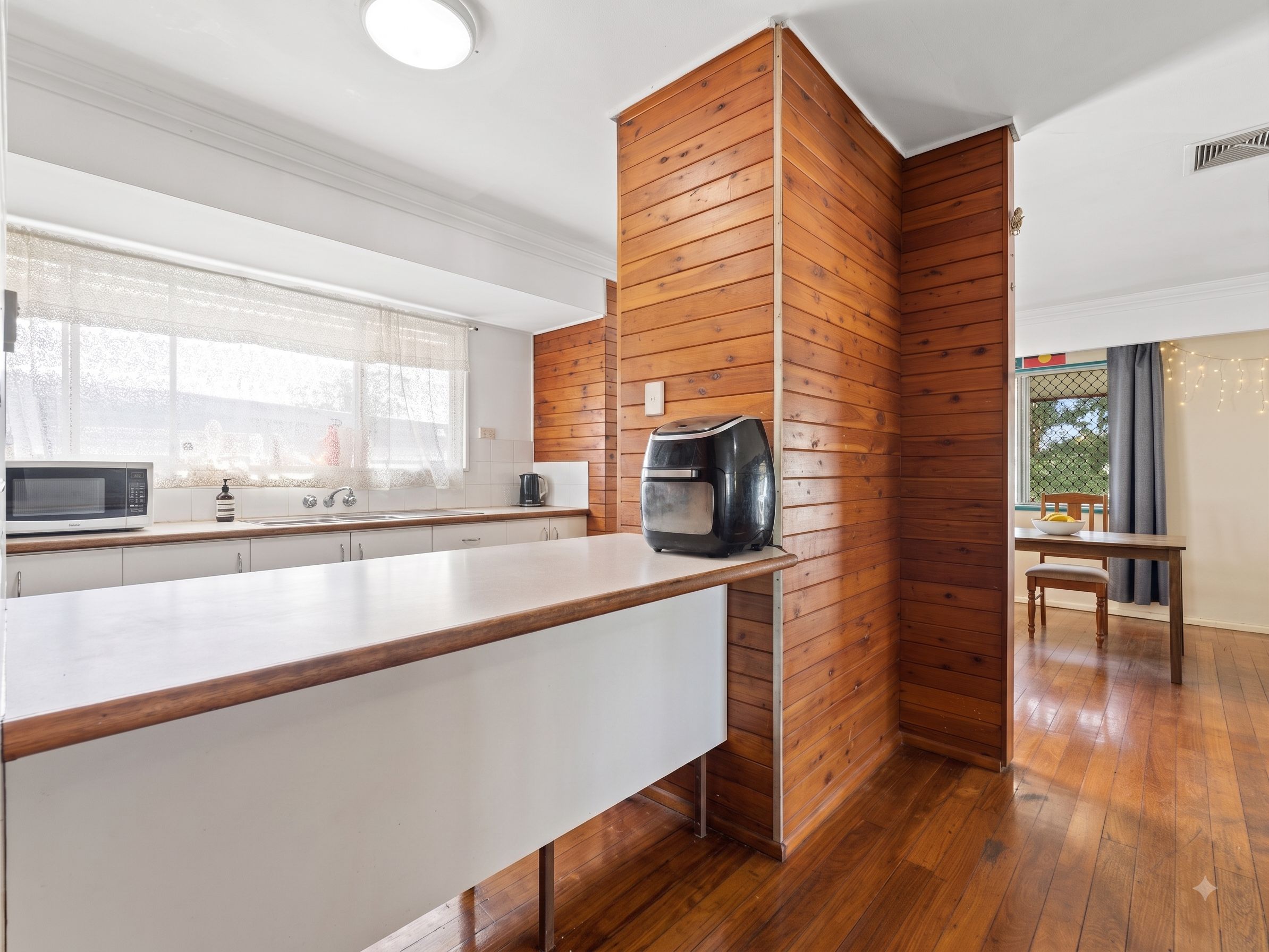 42 Nectarine Street — photo 8 of 22