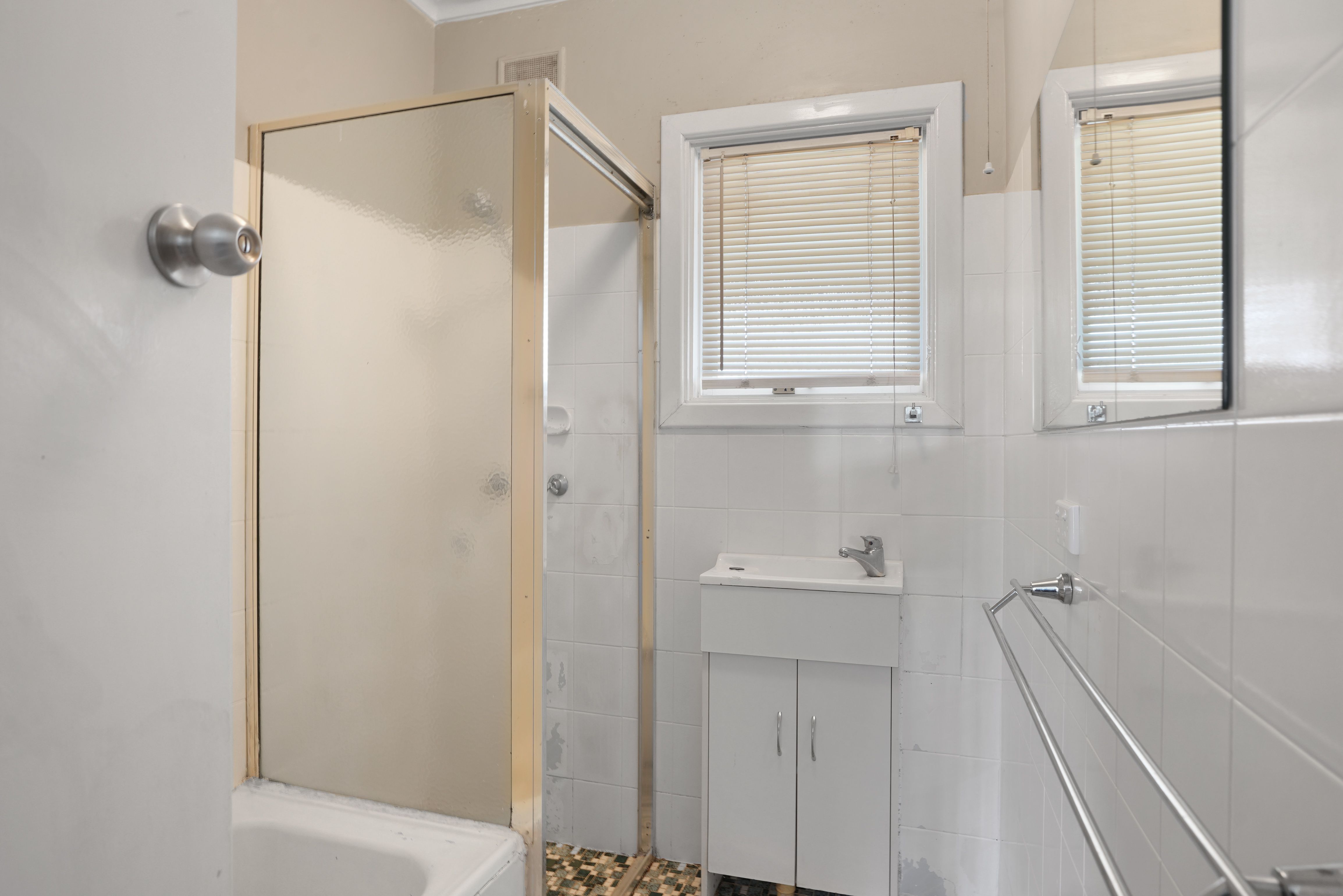 18 Gores Road — photo 9 of 16