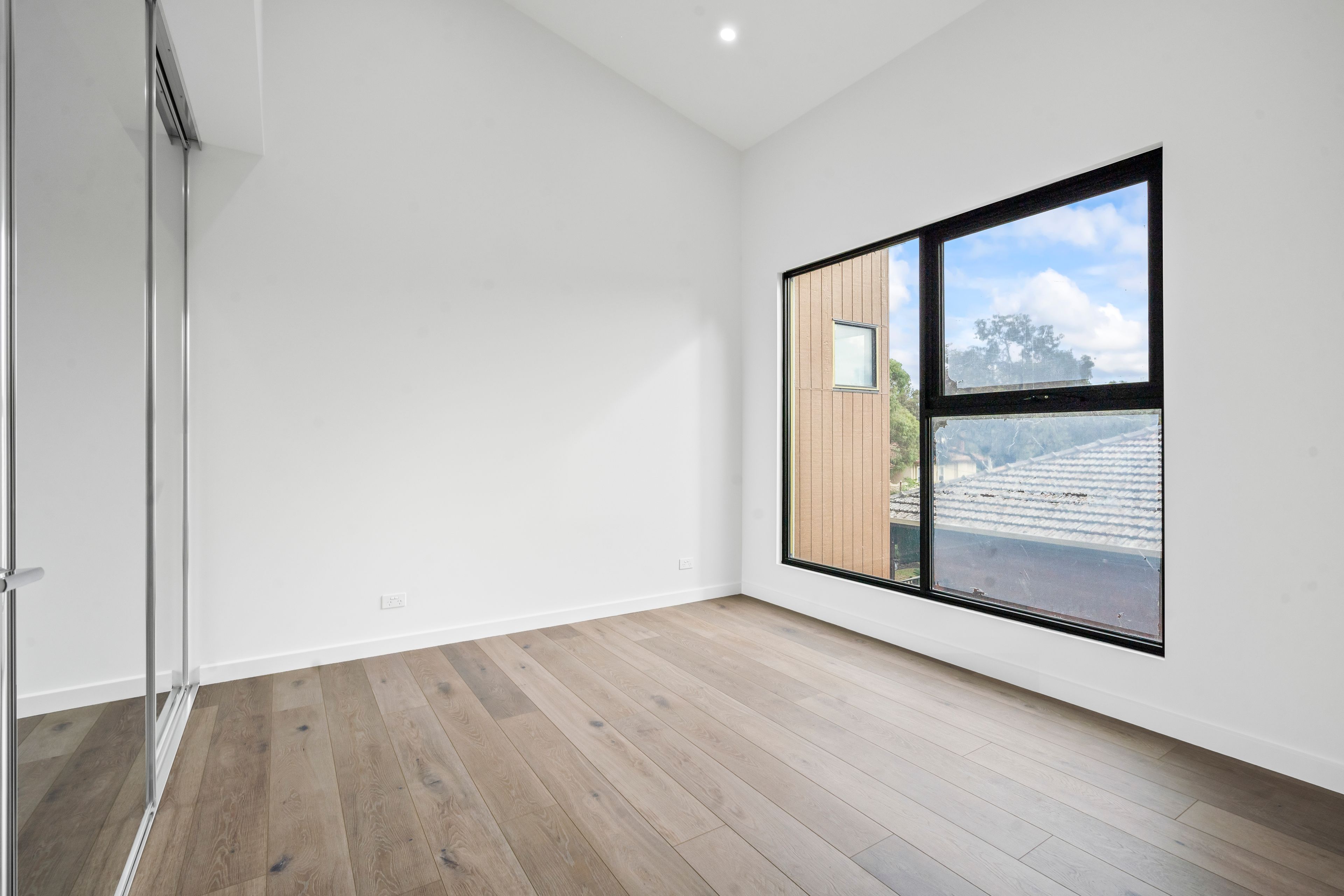 1/32 Galeka Street — photo 4 of 11