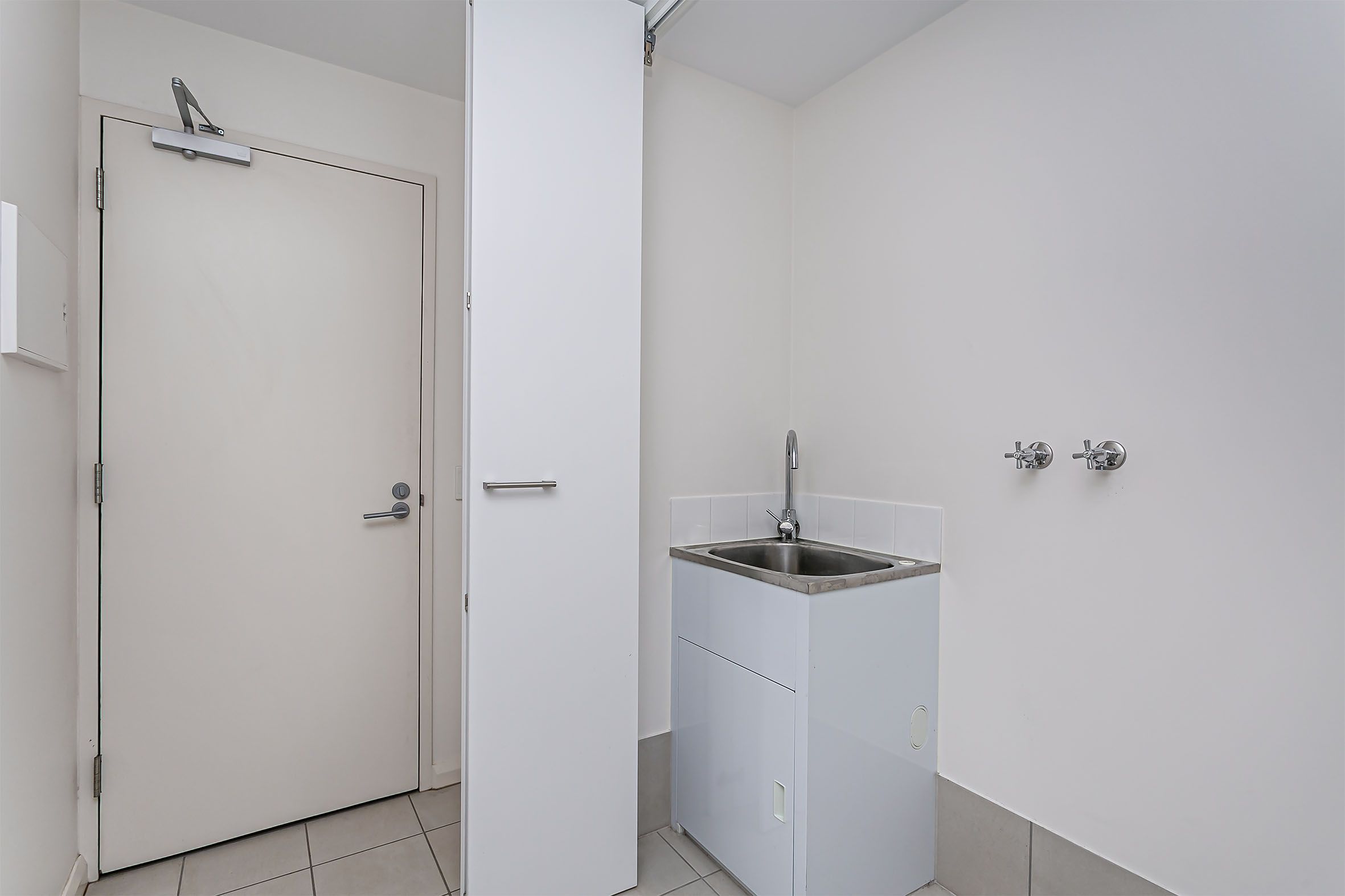 304/6 Sweeney Terrace — photo 9 of 10