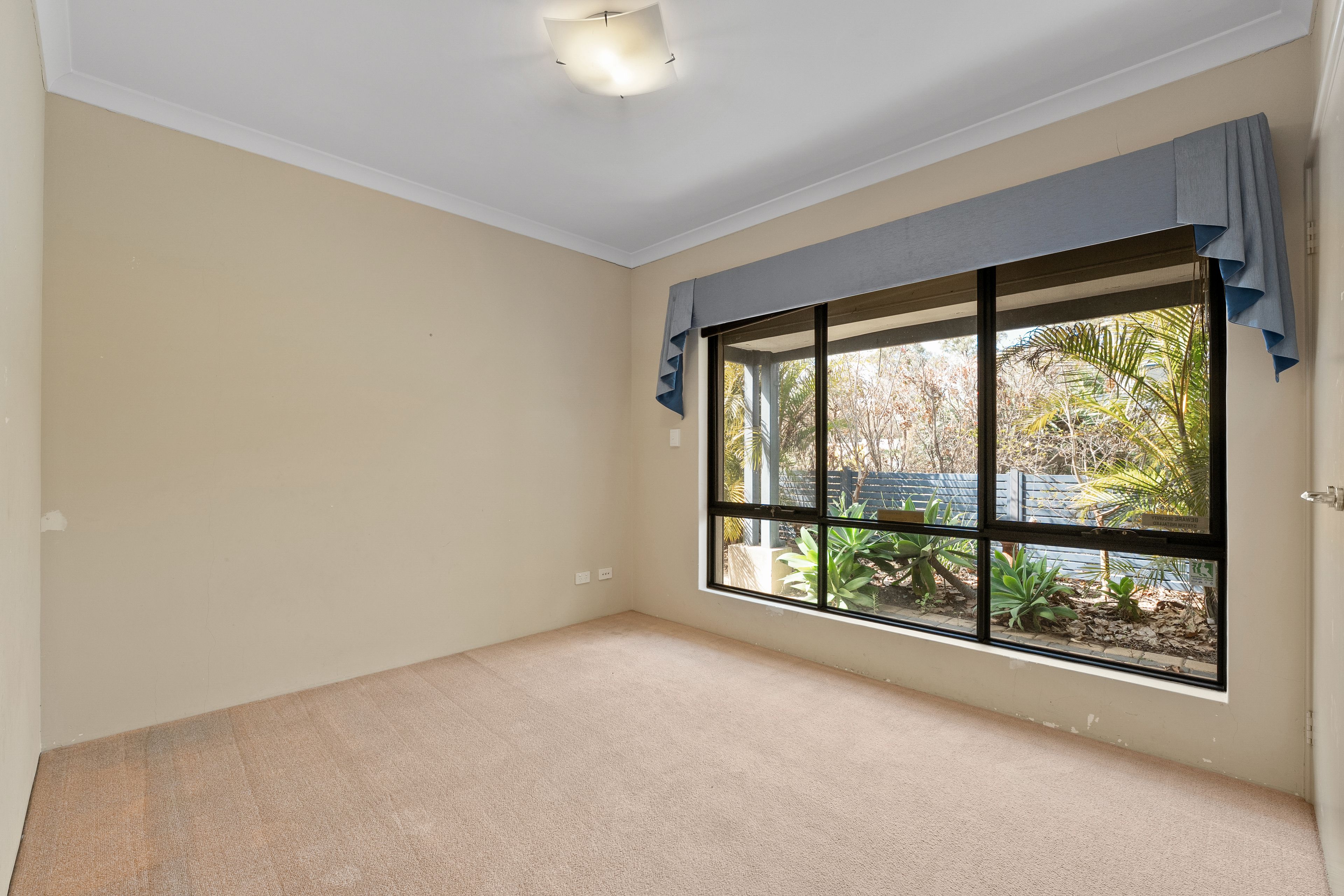 11 Linott Close — photo 18 of 30