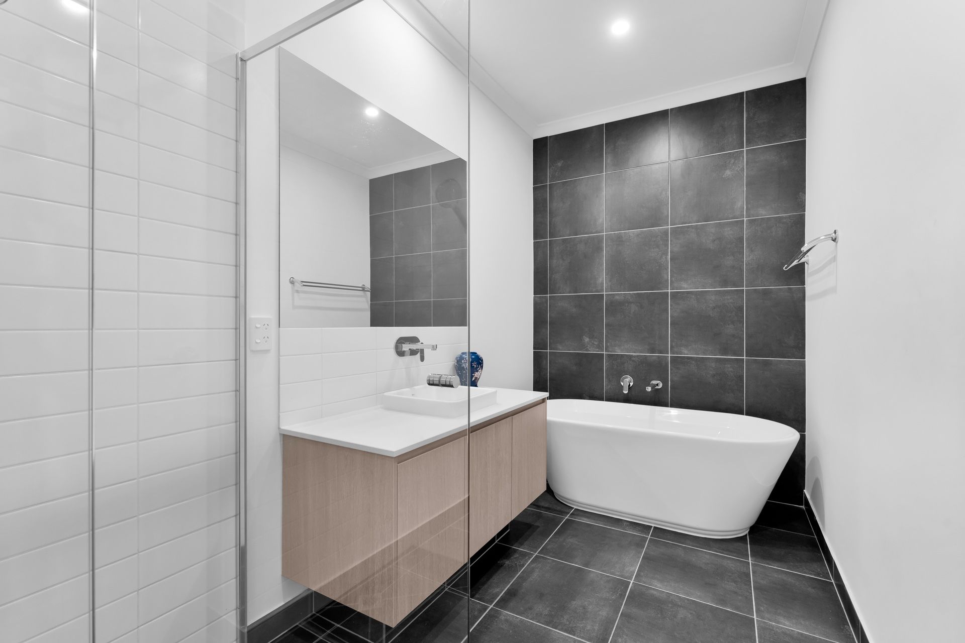 54B Hillview Drive — photo 4 of 12