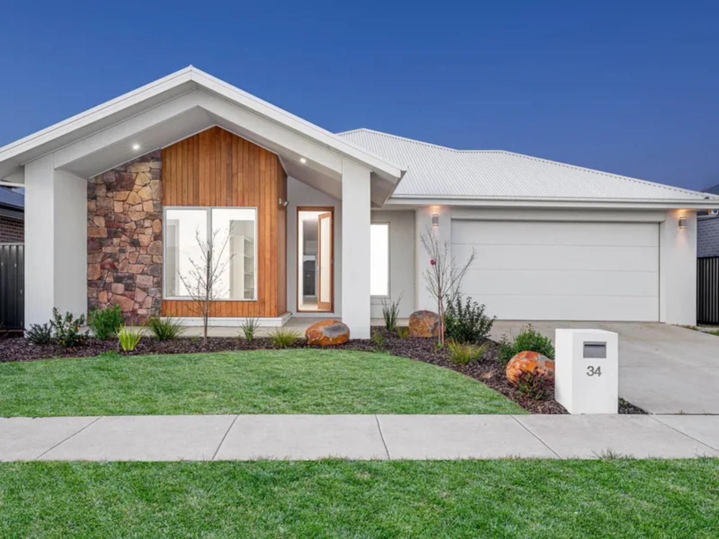 34 Moore Way, Lucas VIC 3350