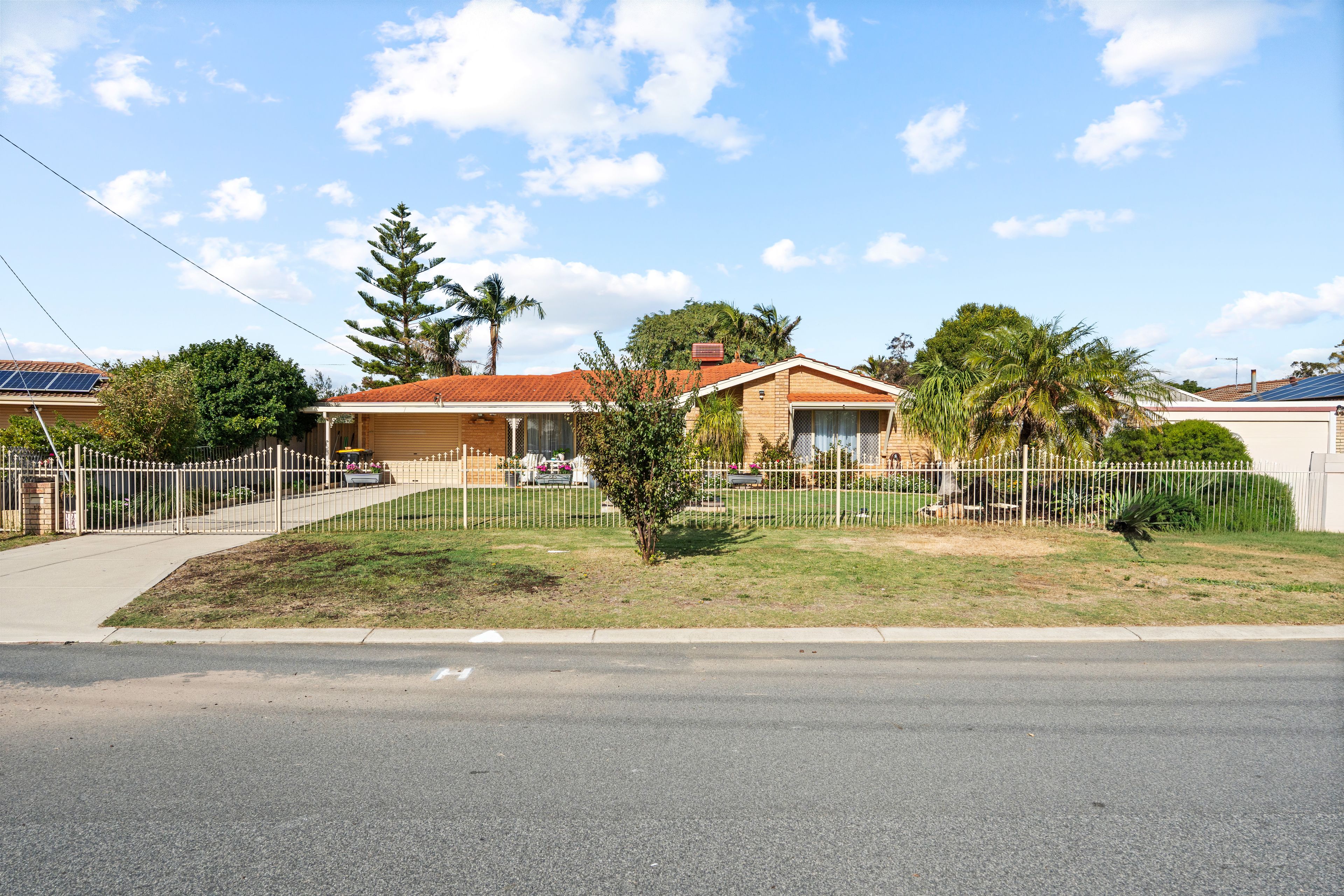 18 DURACK Crescent — photo 4 of 23