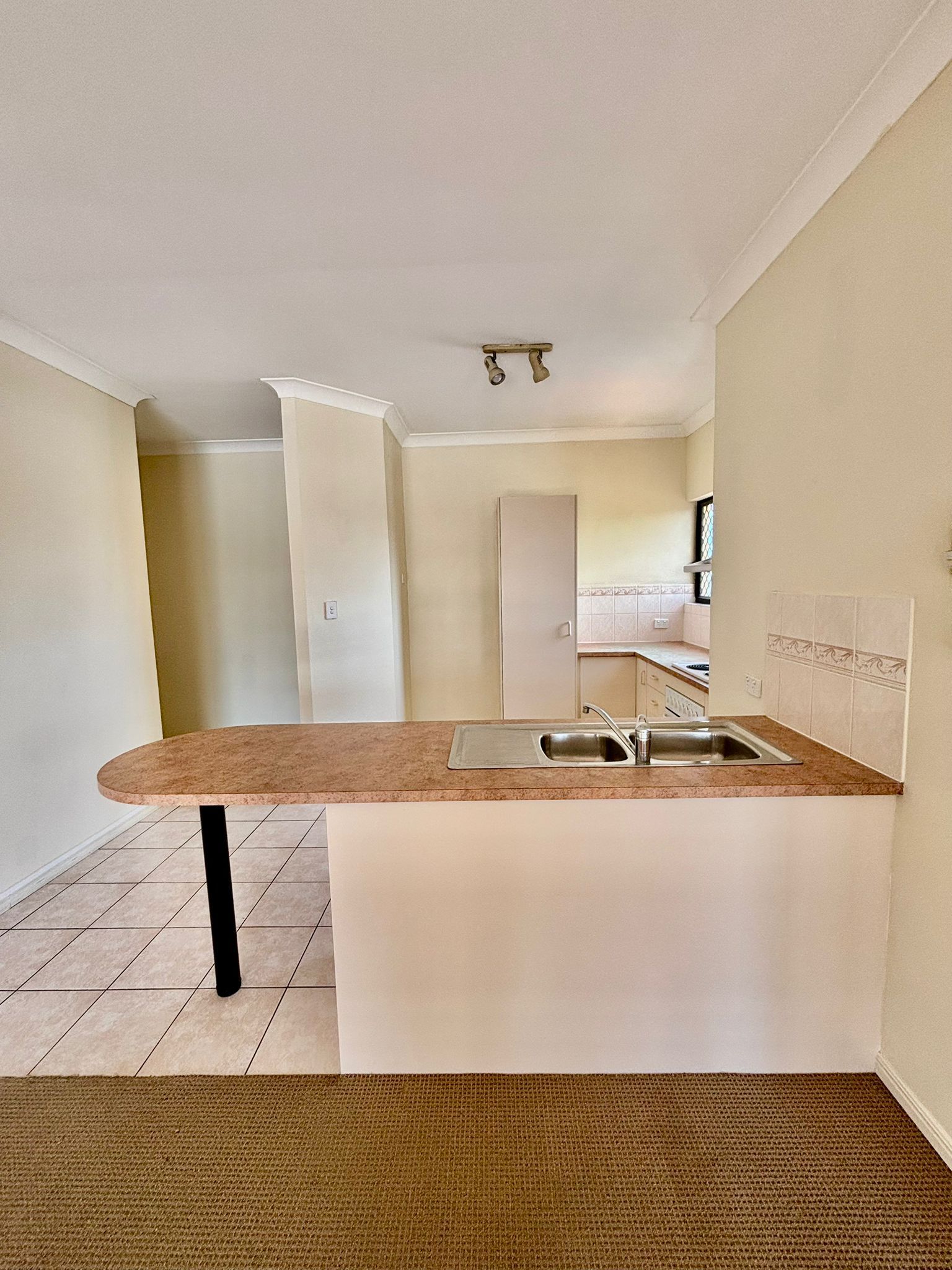 11/143 Frank Street, Labrador, QLD 4215