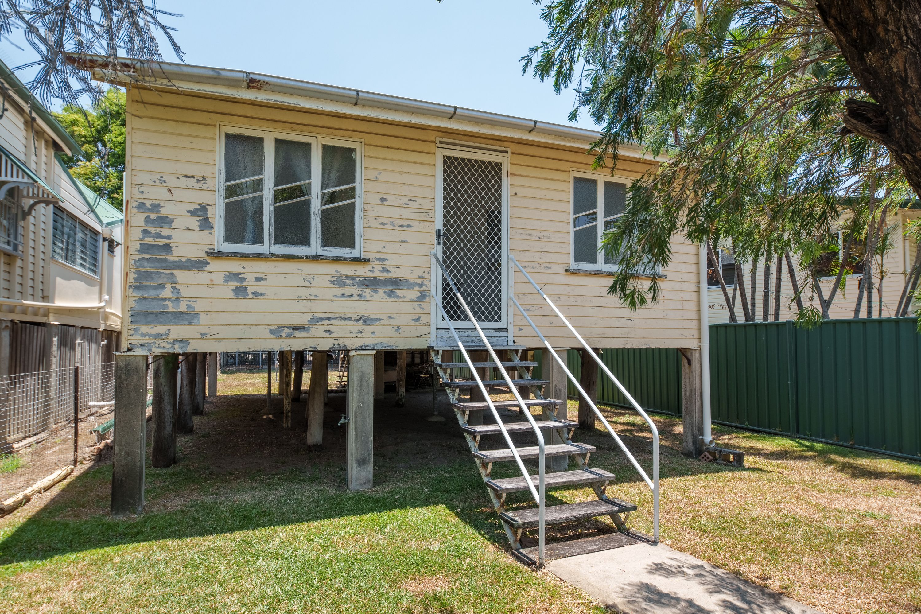 12 Railway Avenue , Railway Estate QLD 4810