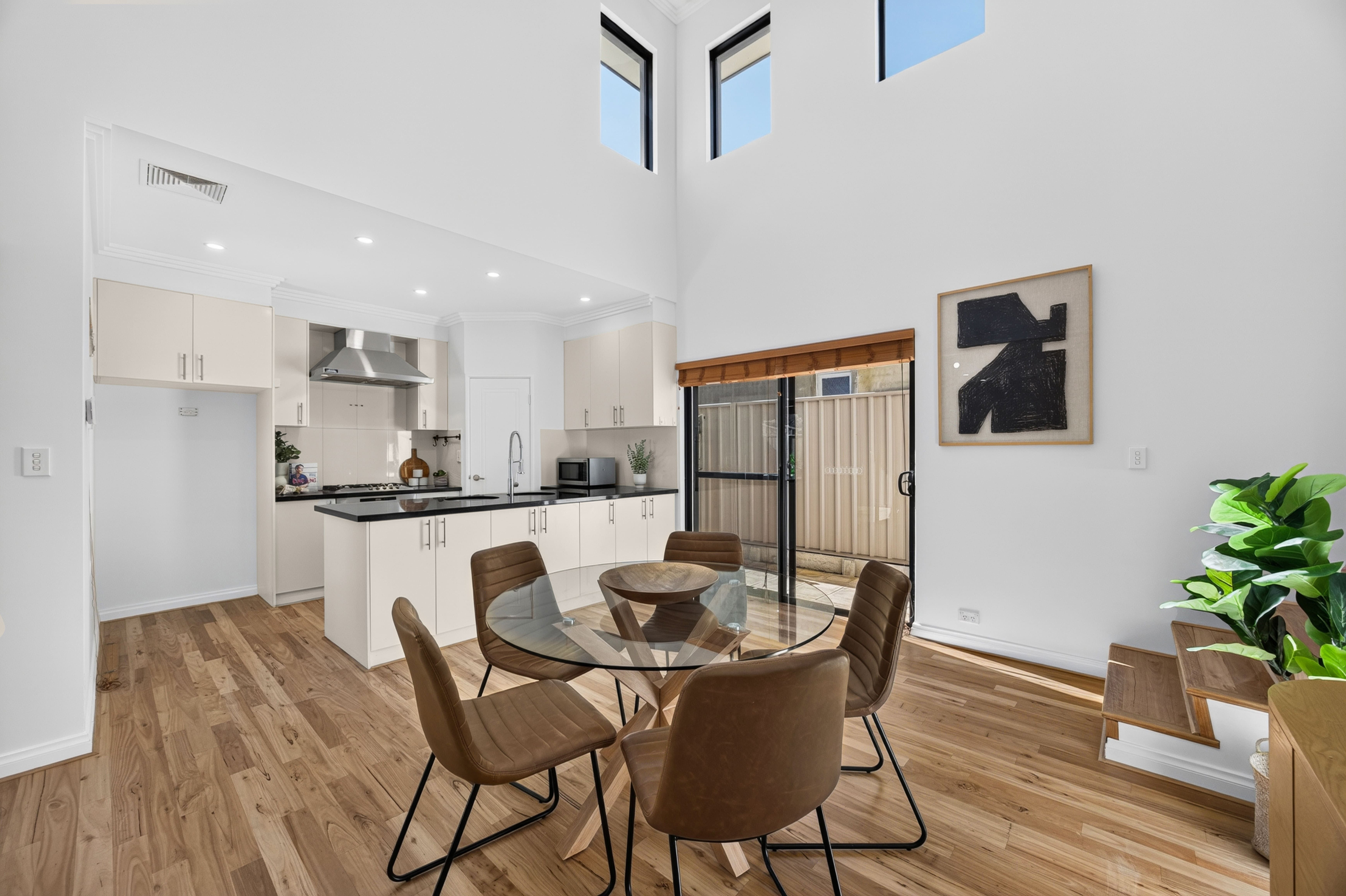 314 Bulwer Street — photo 9 of 30