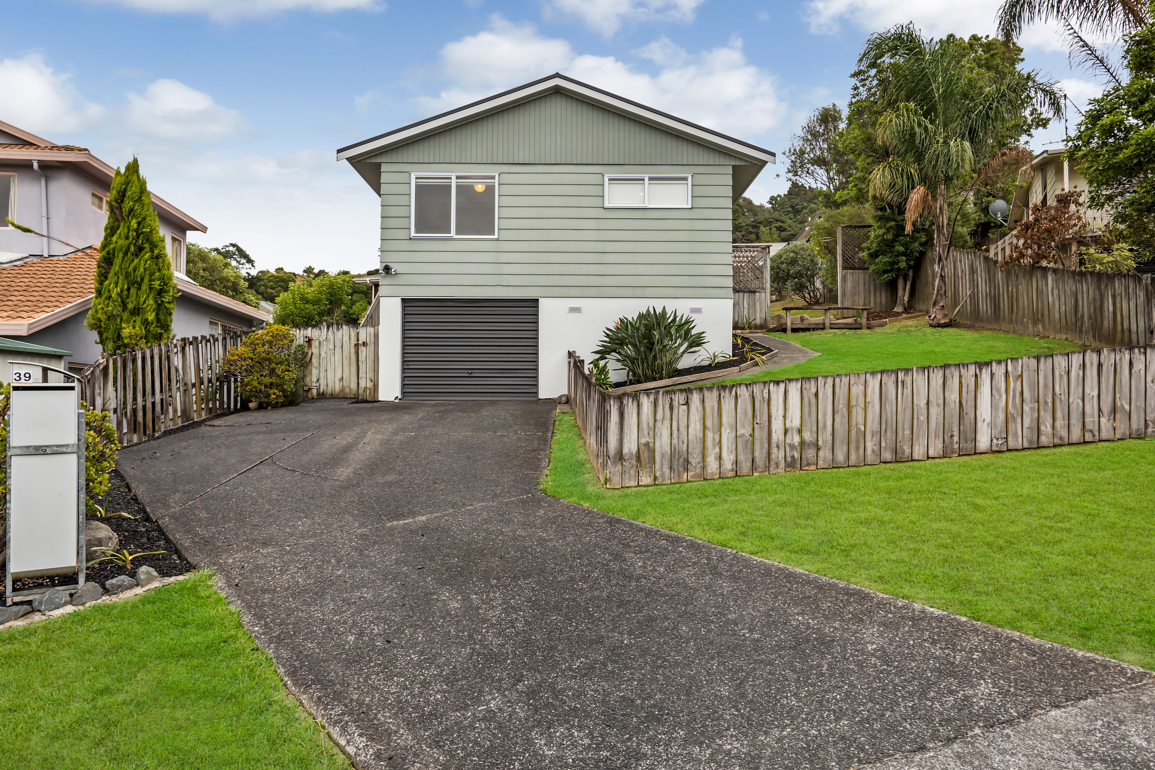 2/39 Witheford Drive, Glenfield, North Shore City
