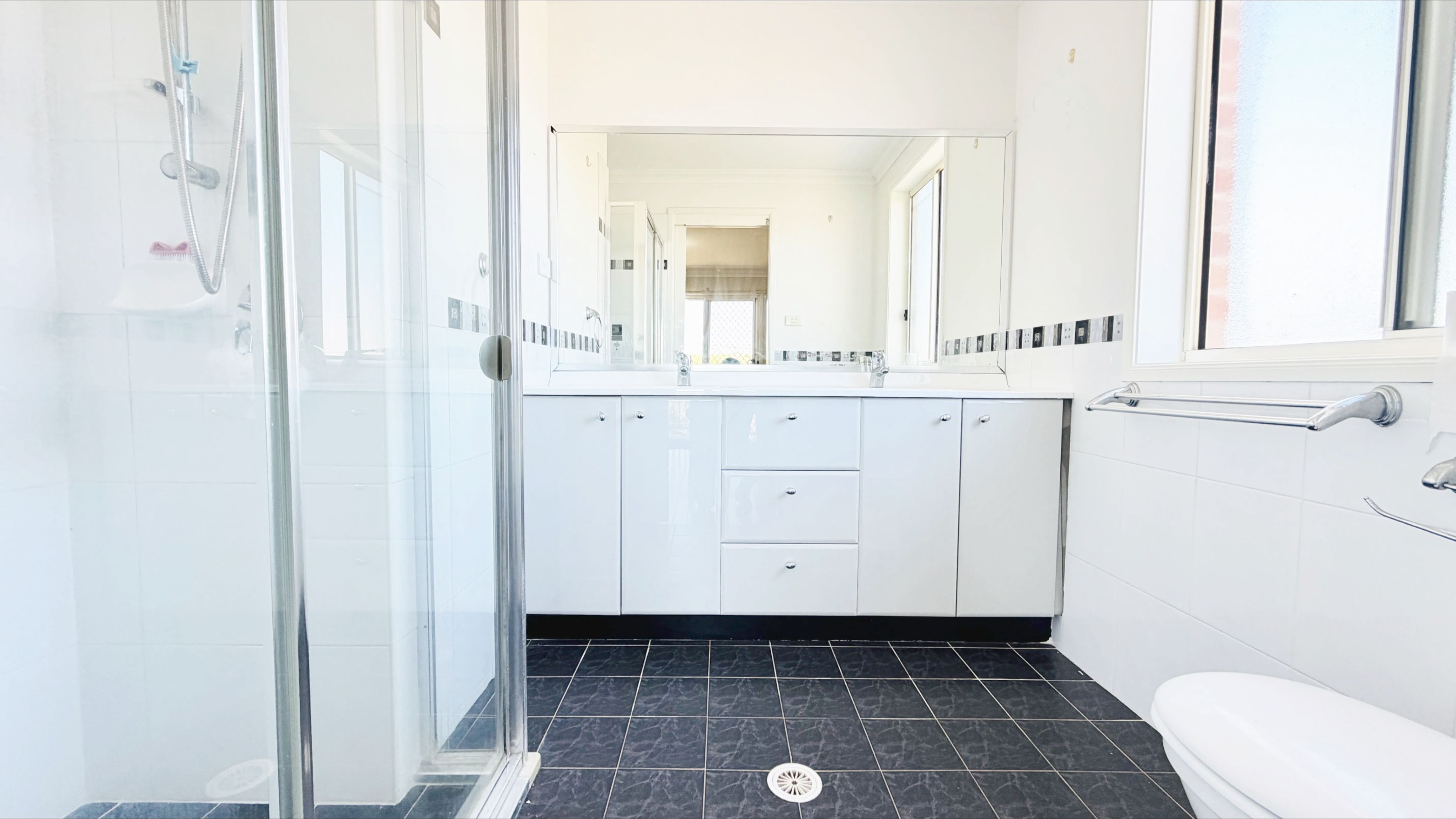 85 Earl Street — photo 9 of 10