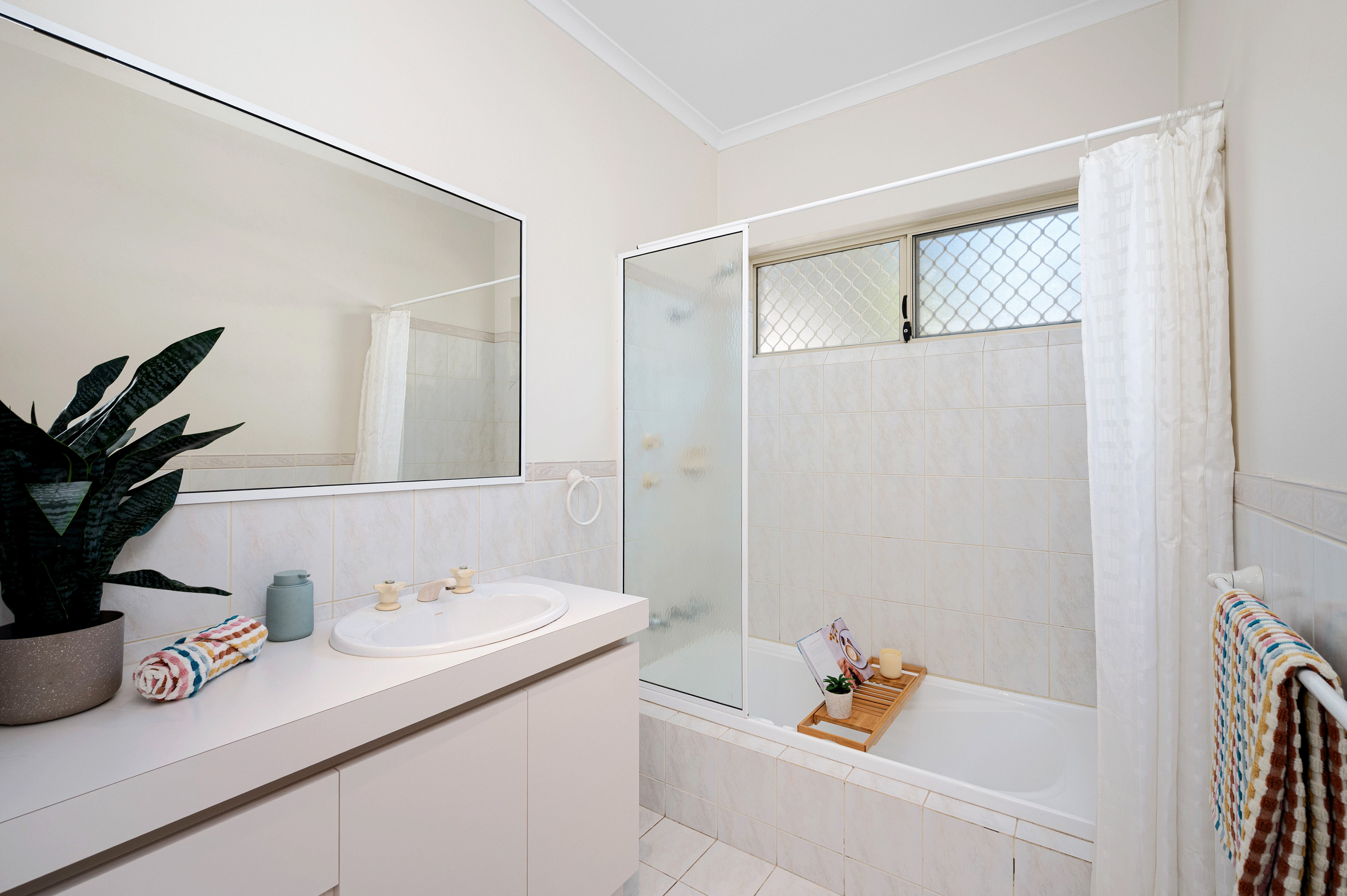 53 Bournemouth Crescent — photo 16 of 19