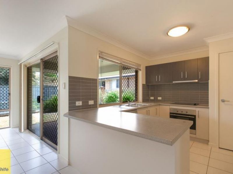 2/18 Kimbolton Drive, Redland Bay, QLD 4165