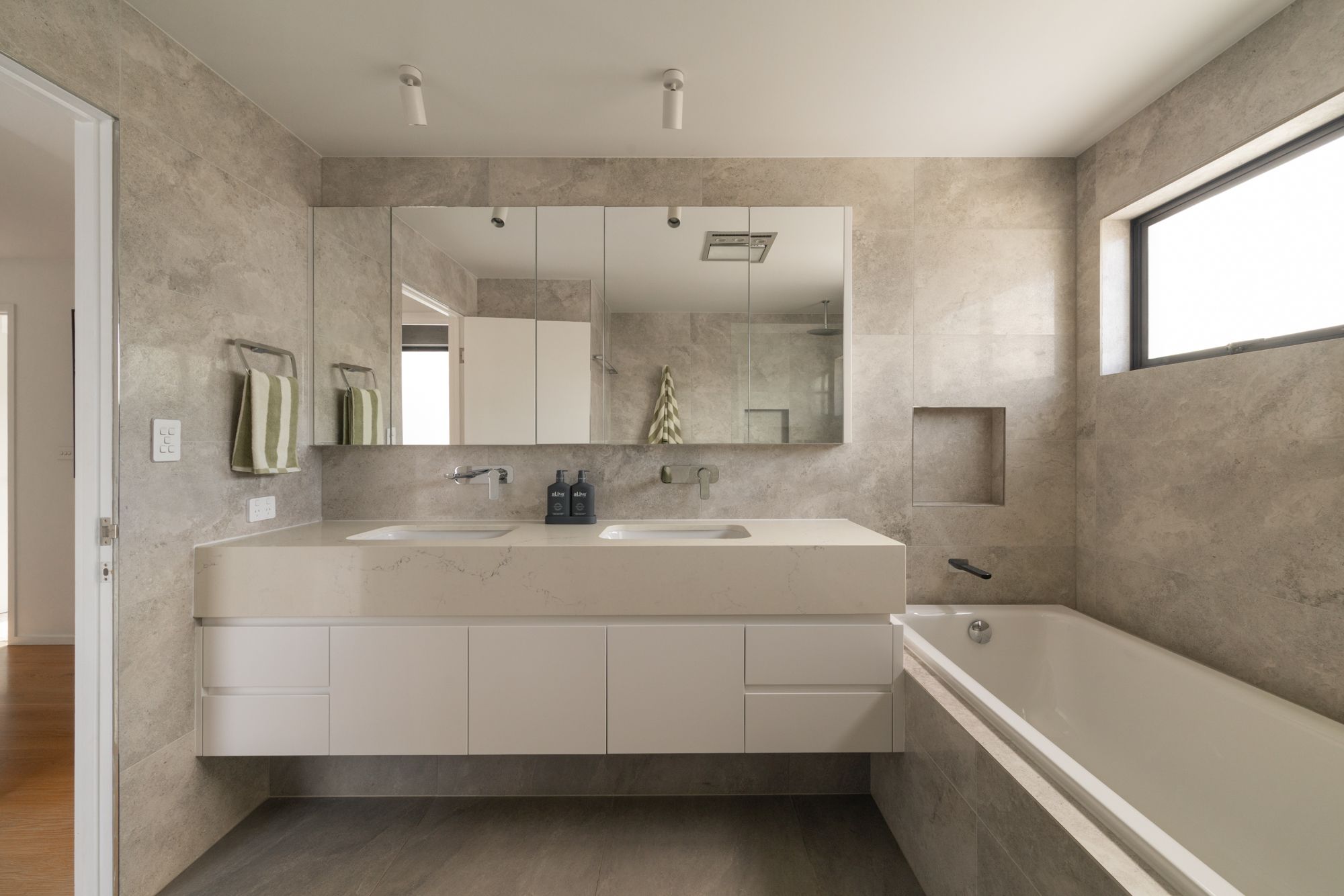 30 Waterline Crescent — photo 15 of 25