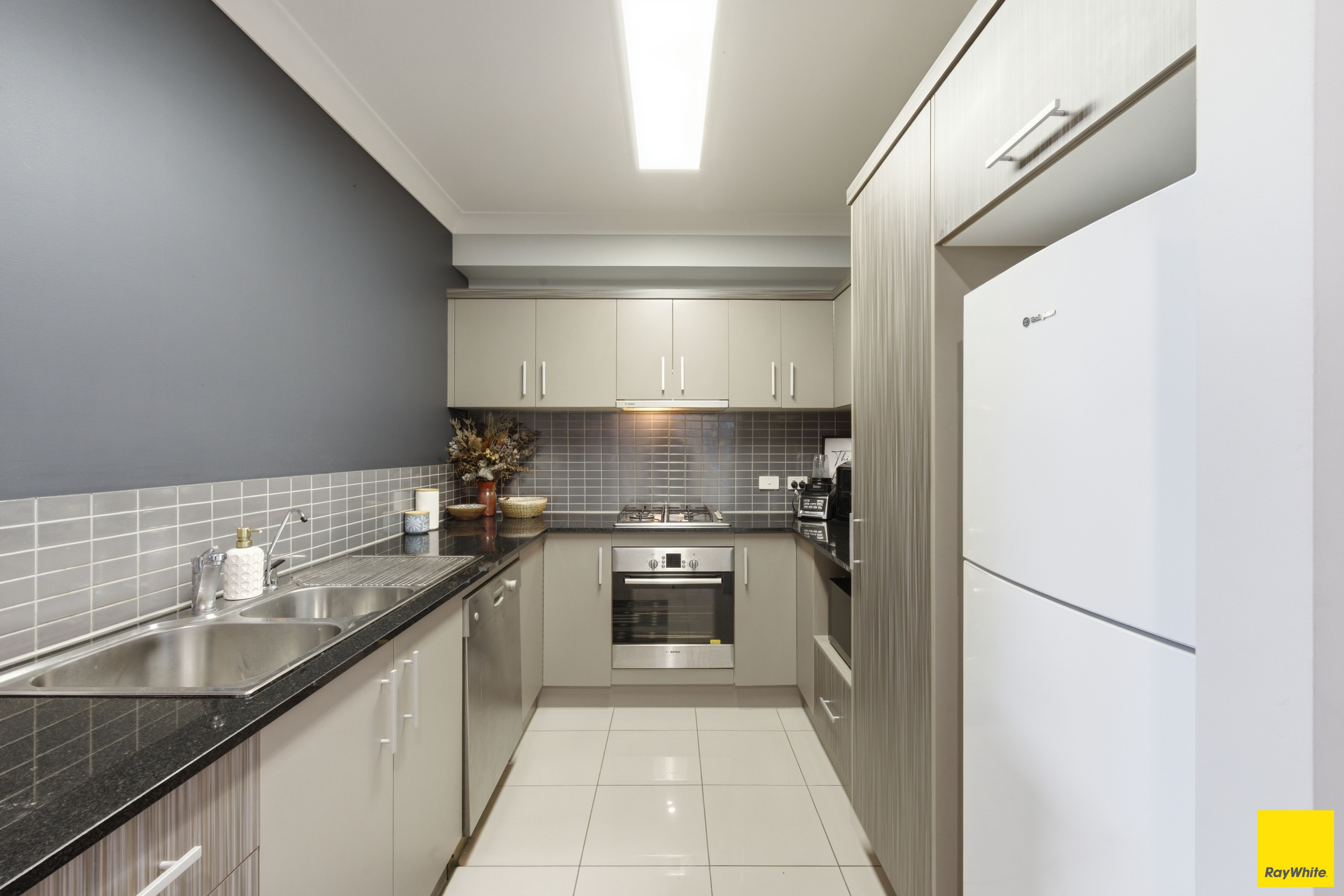 774/12-21 Gregory Street — photo 3 of 8