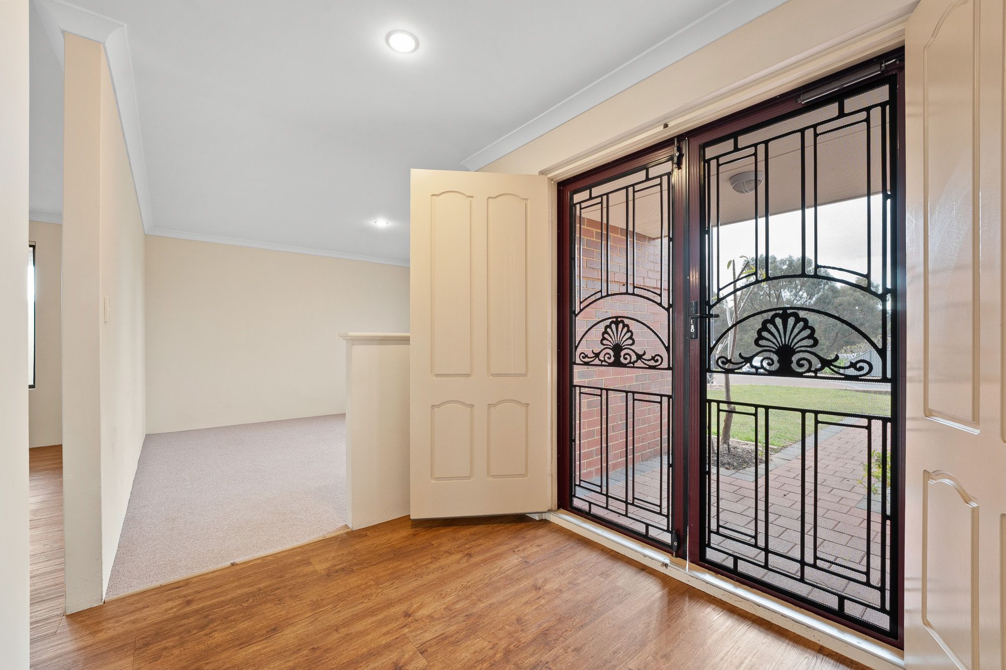 49 Tamworth Boulevard — photo 4 of 28