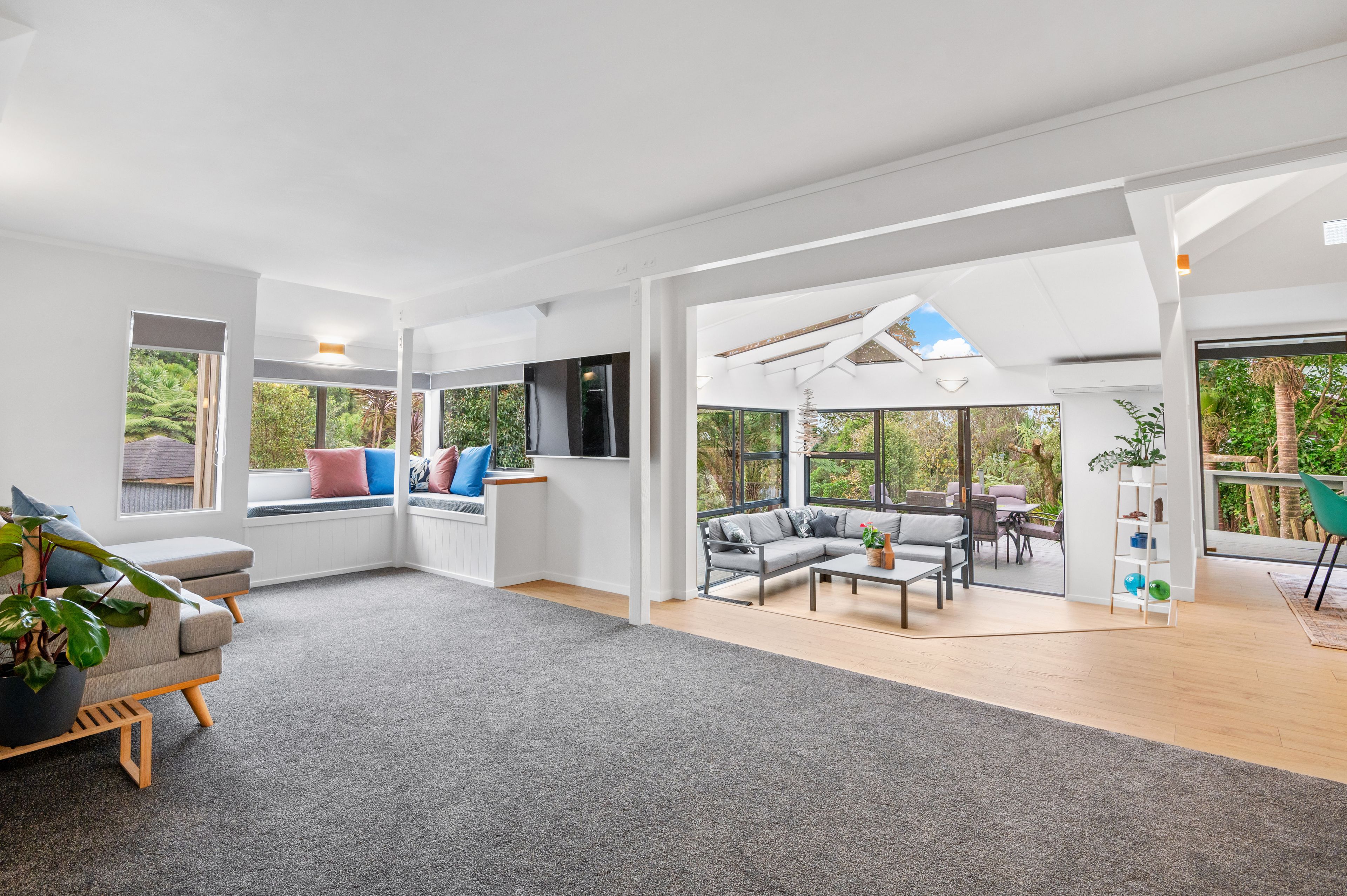 10 Raroa Terrace, Waiatarua, Waitakere City