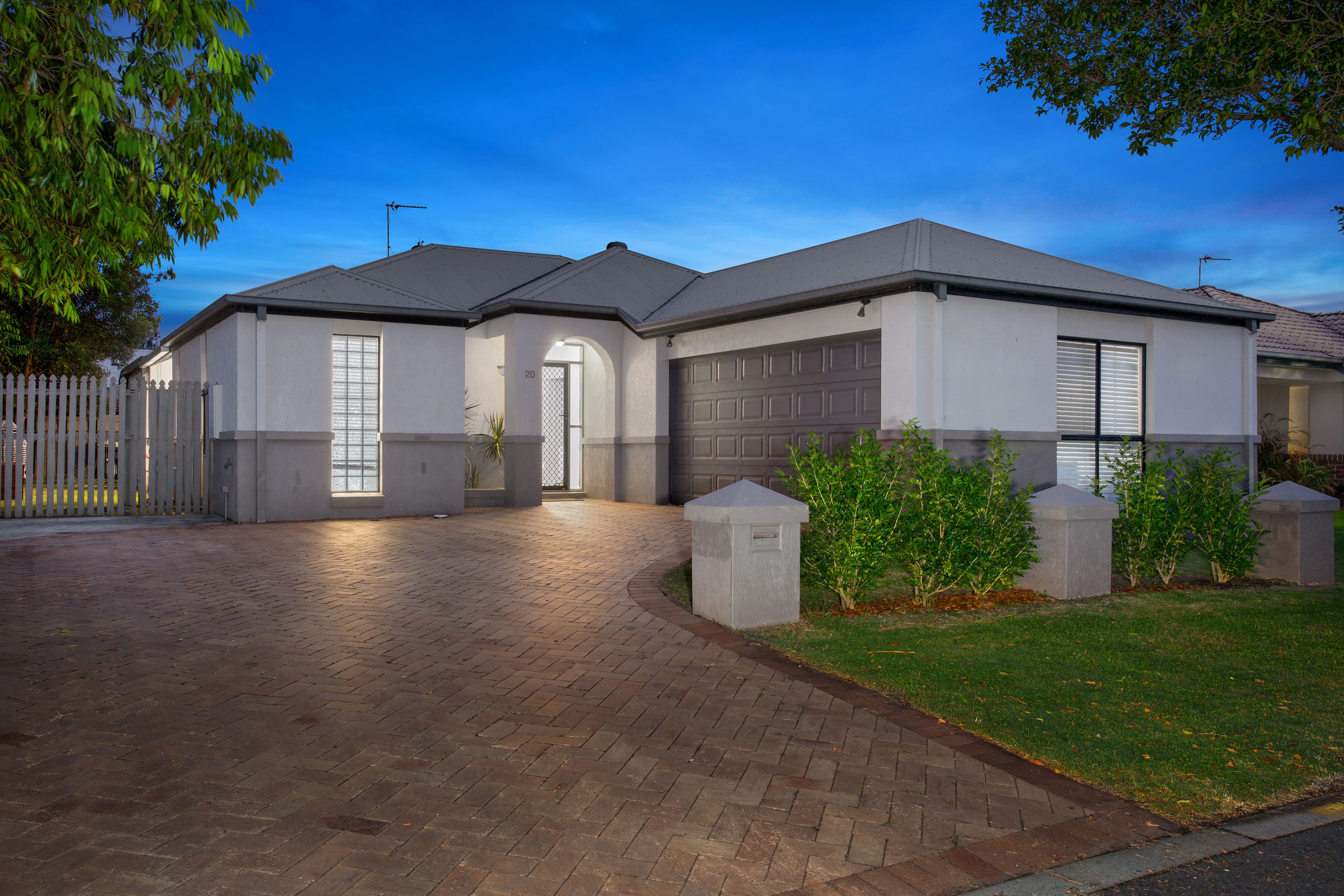 20 Gardendale Crescent, Burleigh Waters, QLD 4220