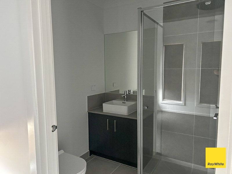 12 Boldiston Crescent — photo 9 of 14