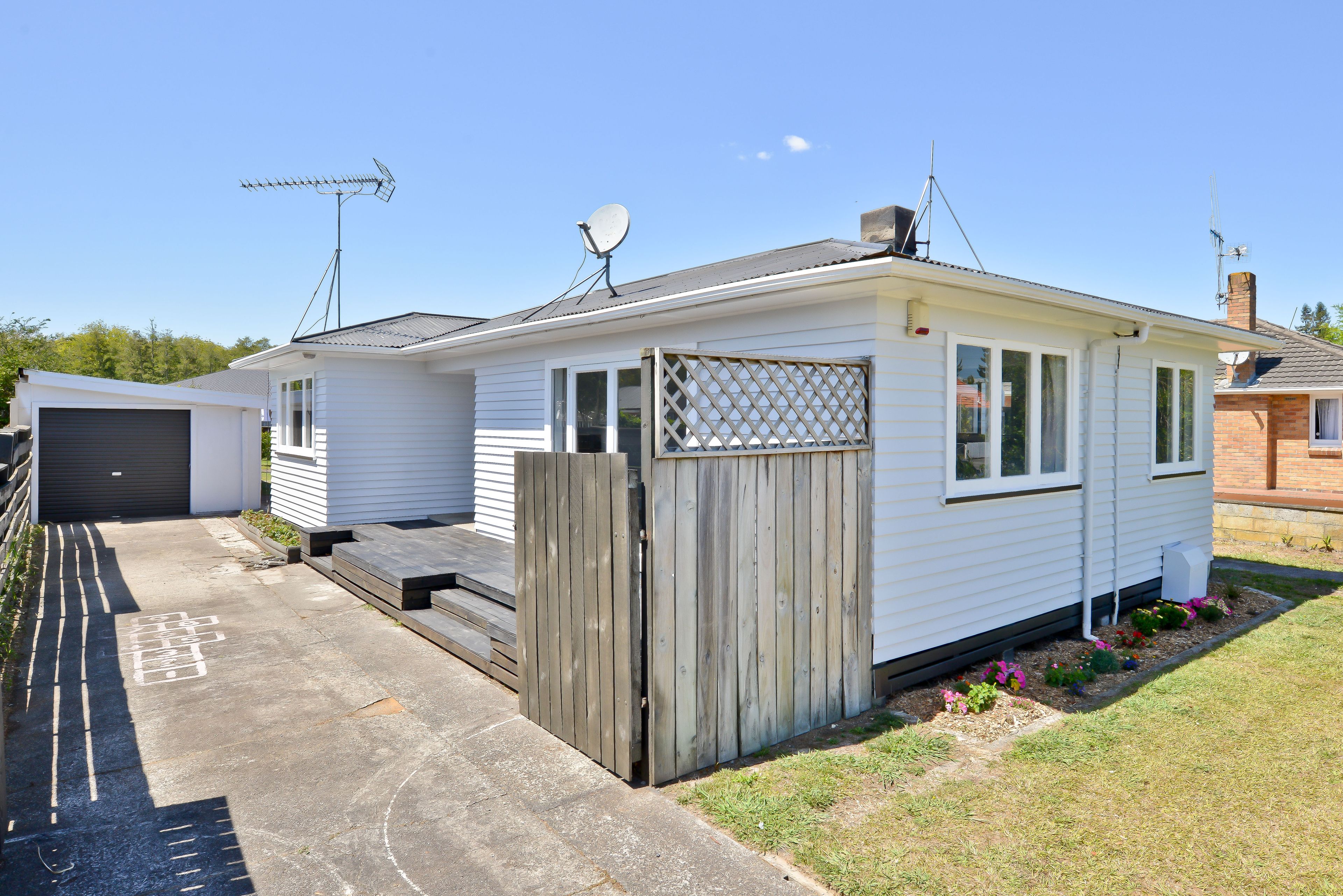 87 Montgomery Crescent, Bader, Hamilton City
