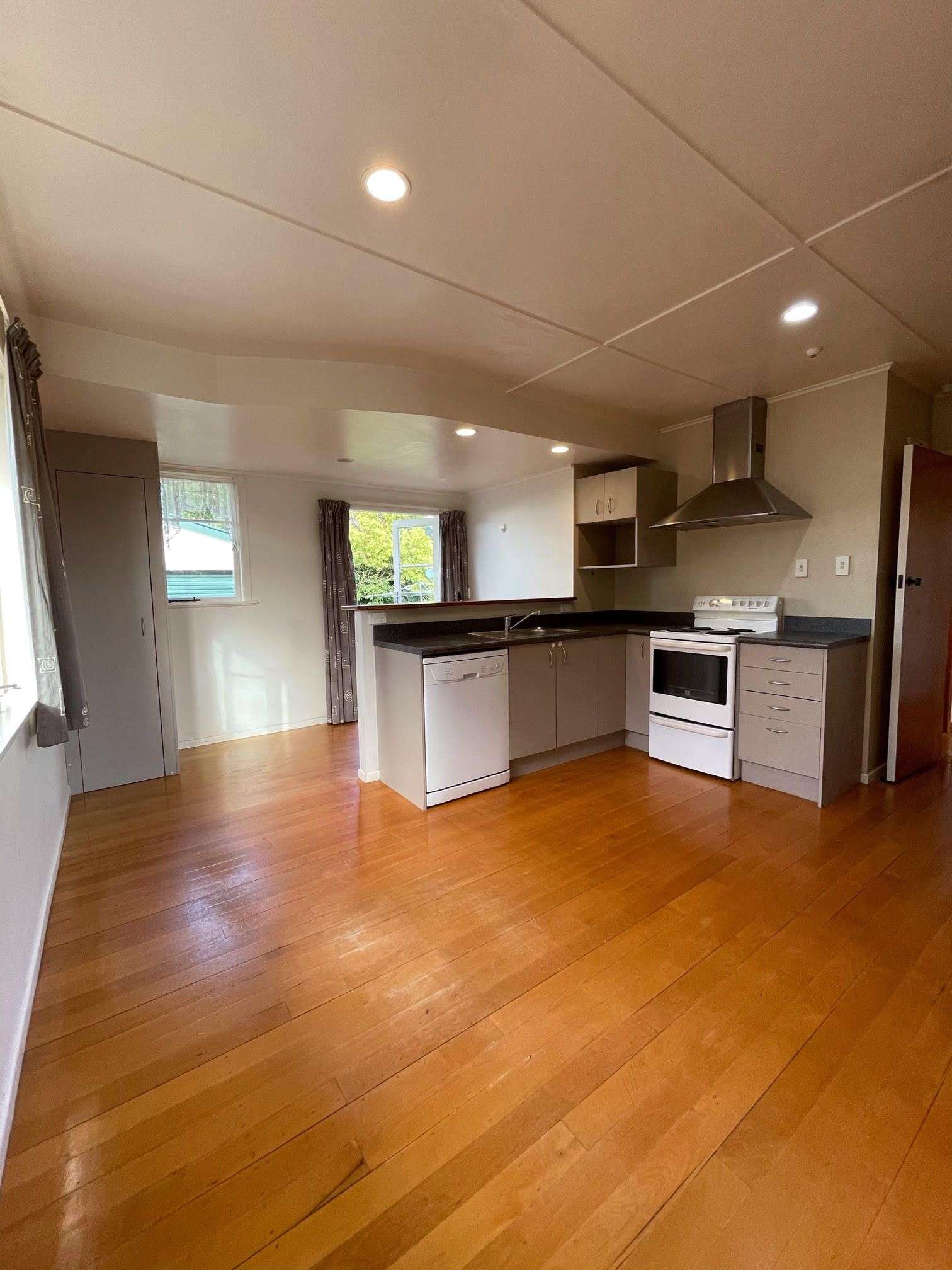 10 Defoe Avenue photo 2