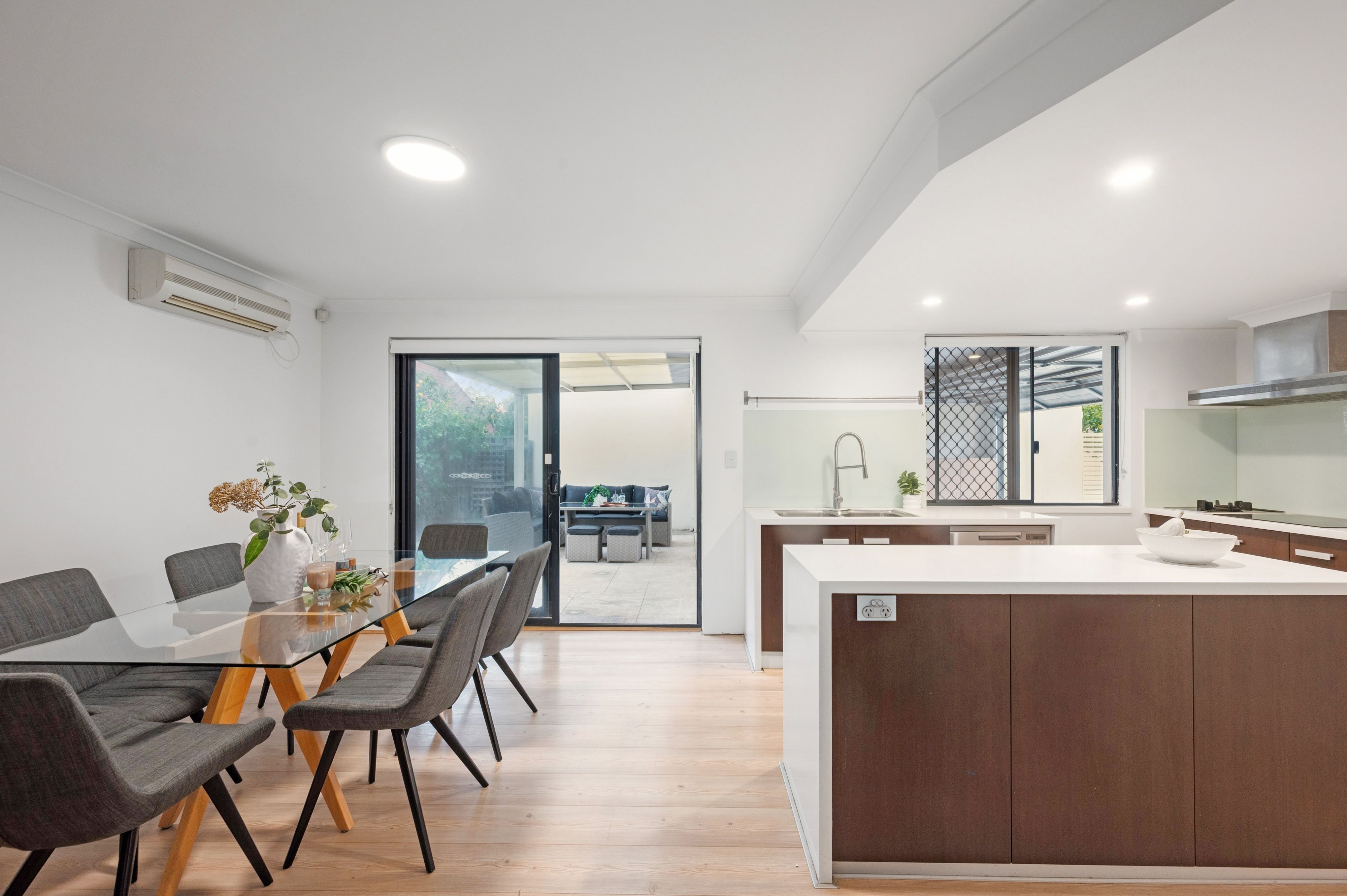 6/146 Coode Street — photo 2 of 19