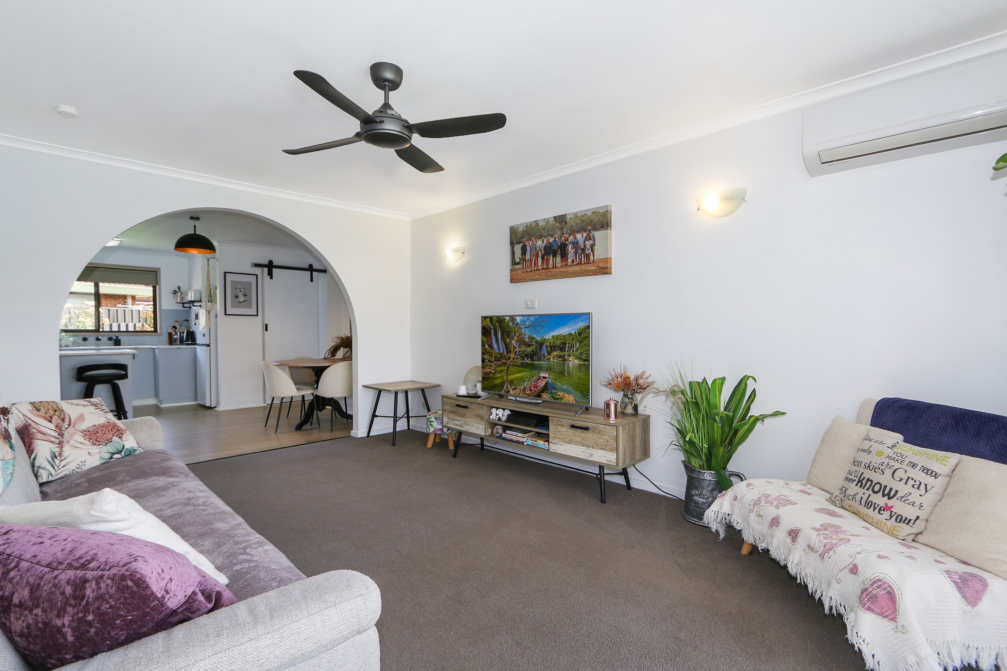 2/374 Sandrina Drive — photo 4 of 9