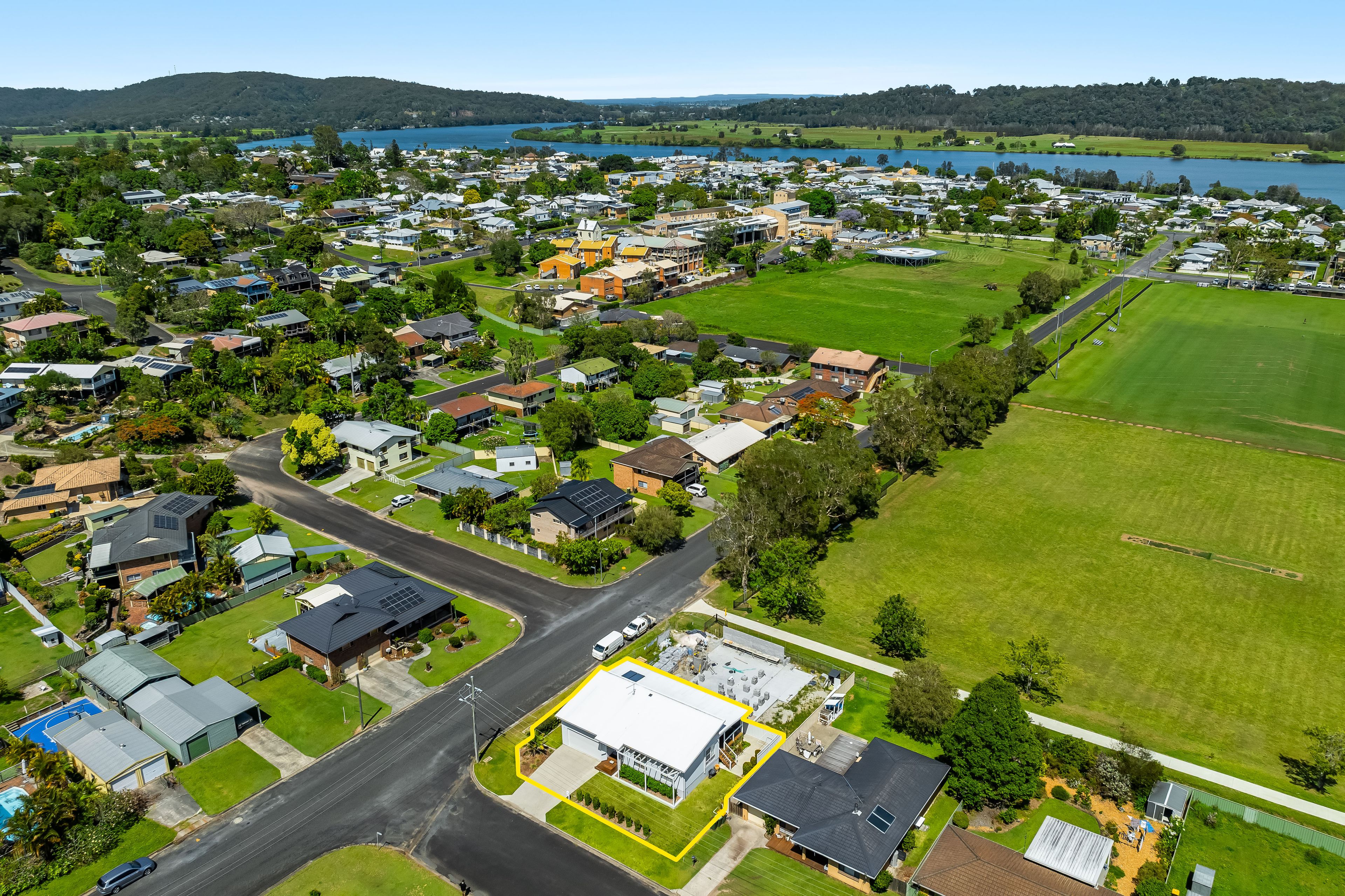 1 Iona Close — photo 13 of 14
