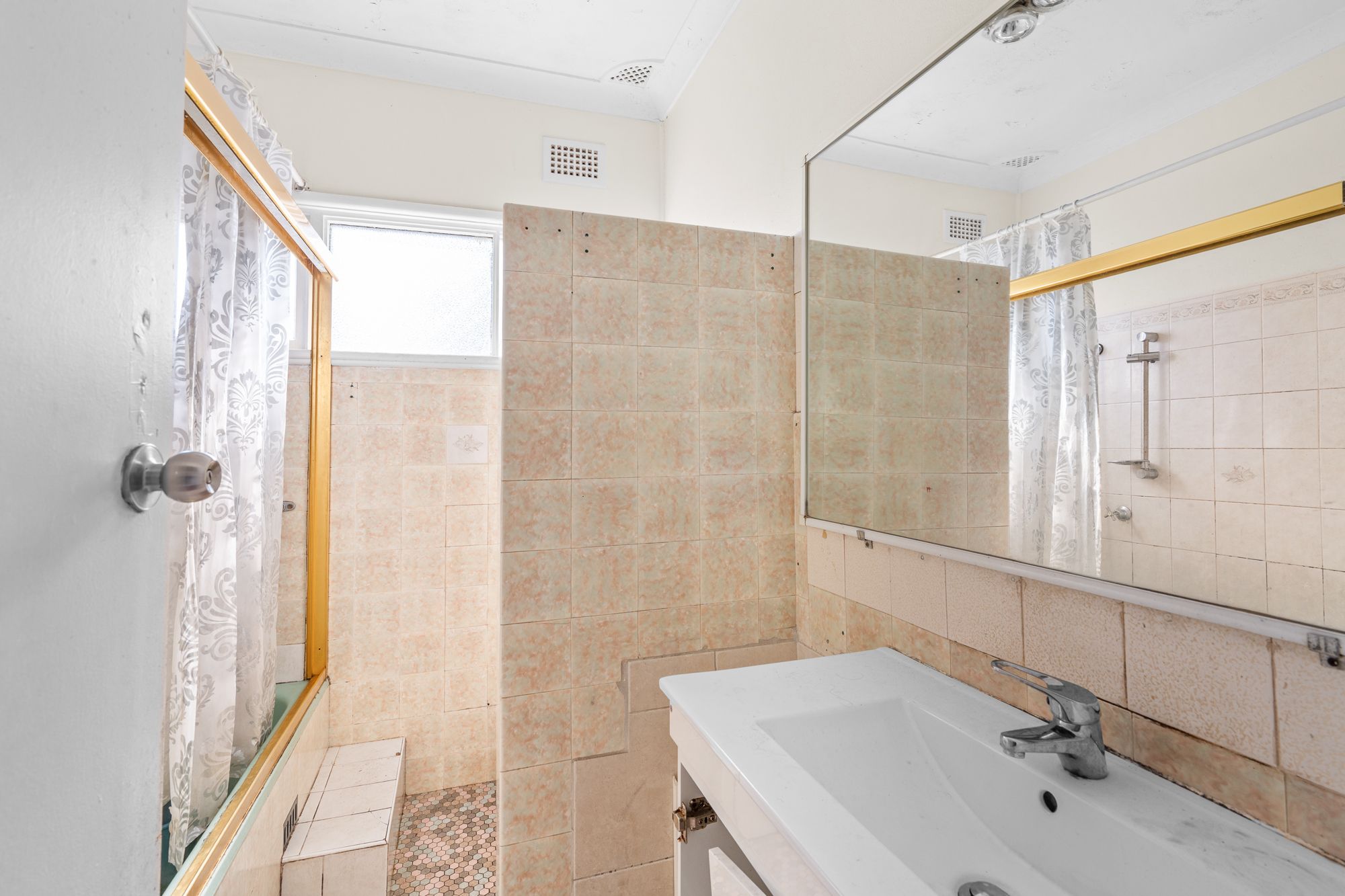187 Wentworth Avenue — photo 5 of 13