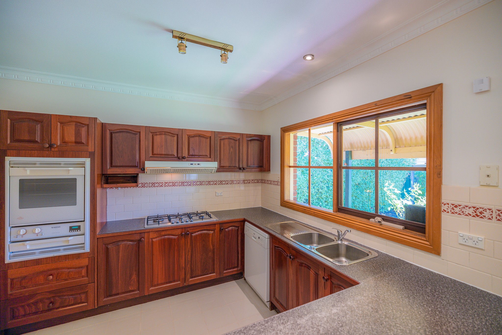 2/182 Kangaroo Road, Hughesdale, VIC 3166