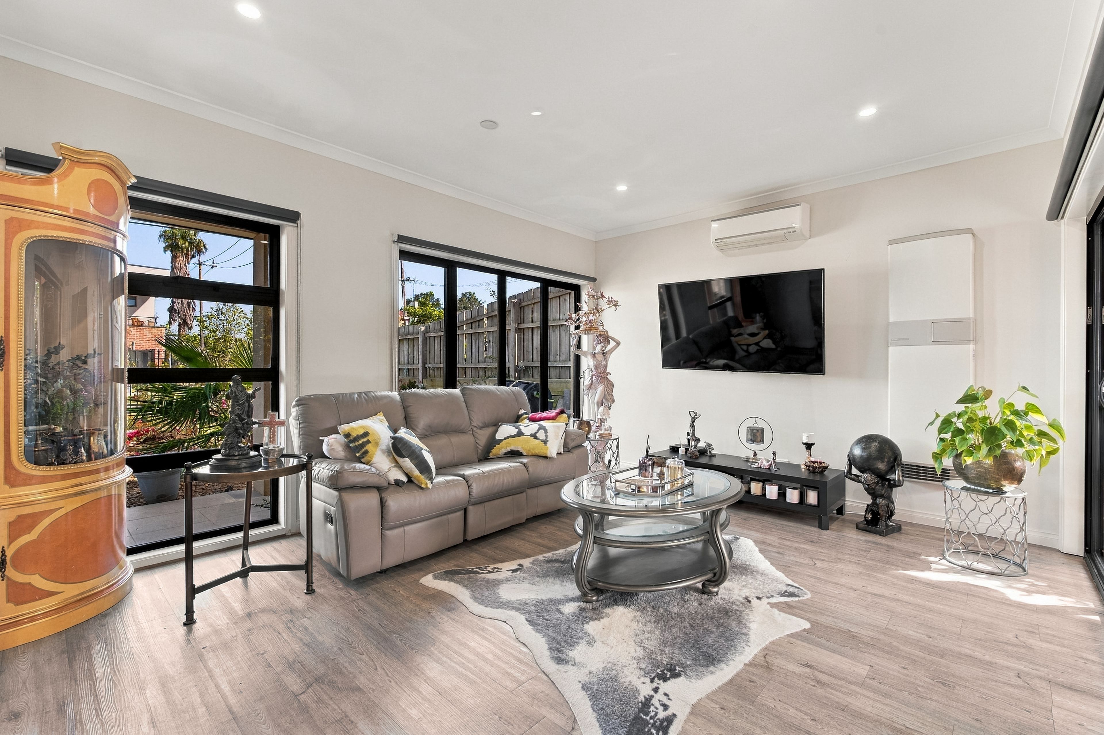 1/6 Faye Street — photo 3 of 13