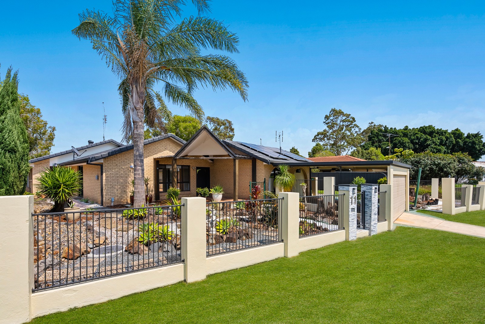 11 Henning Court, Mermaid Waters, QLD 4218