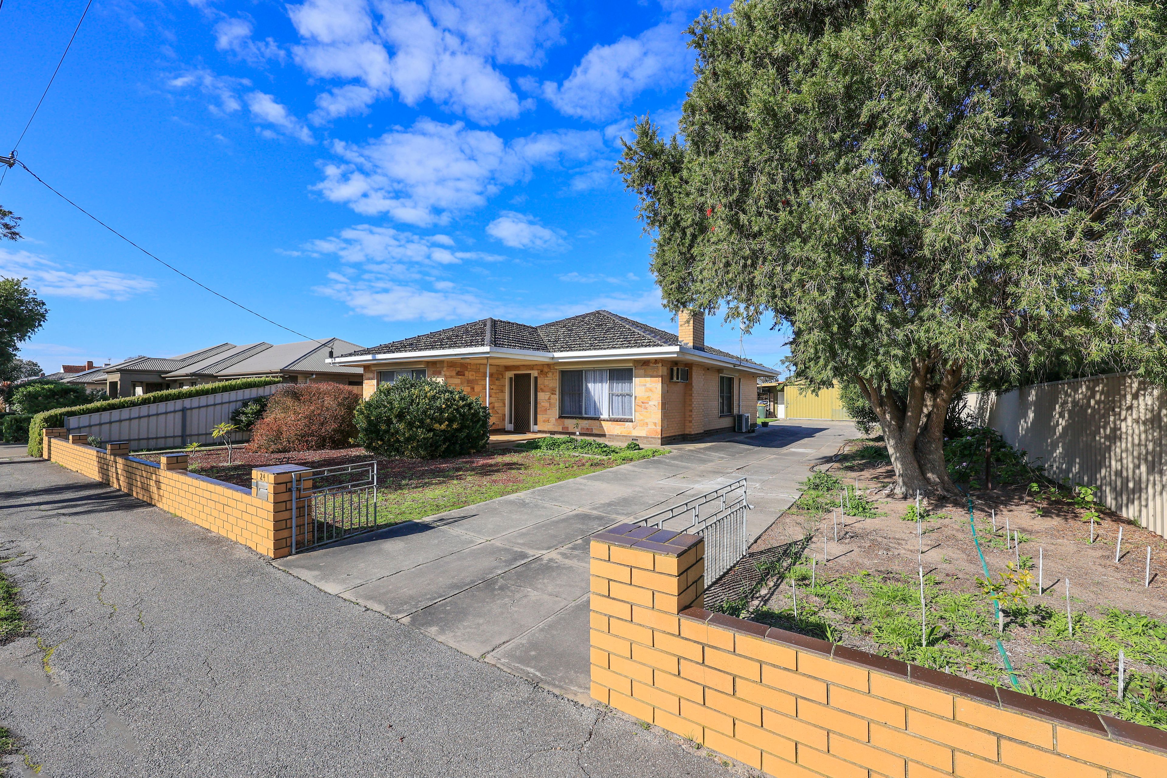 24 Leworthy Street, Victor Harbor, SA 5211