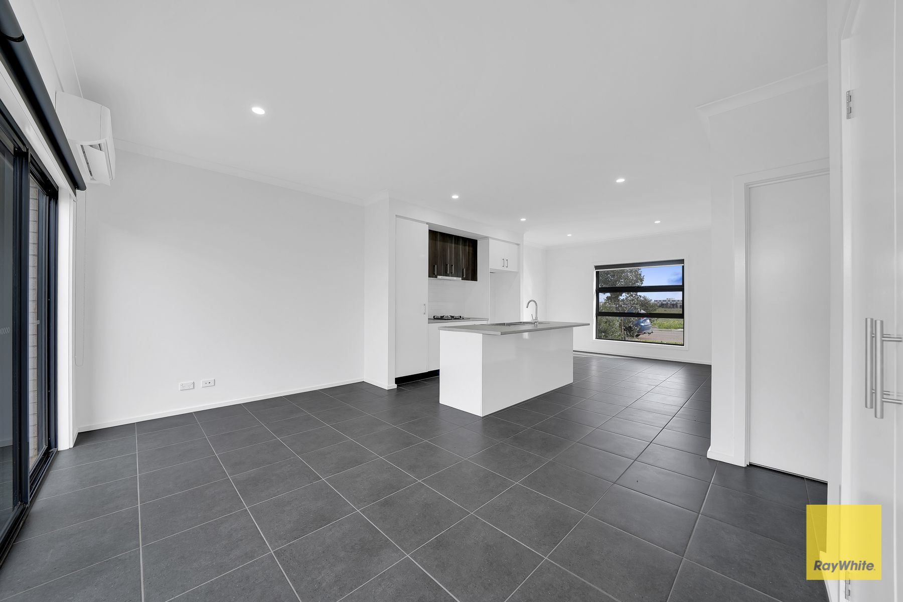 32 Dexter Street — photo 4 of 22