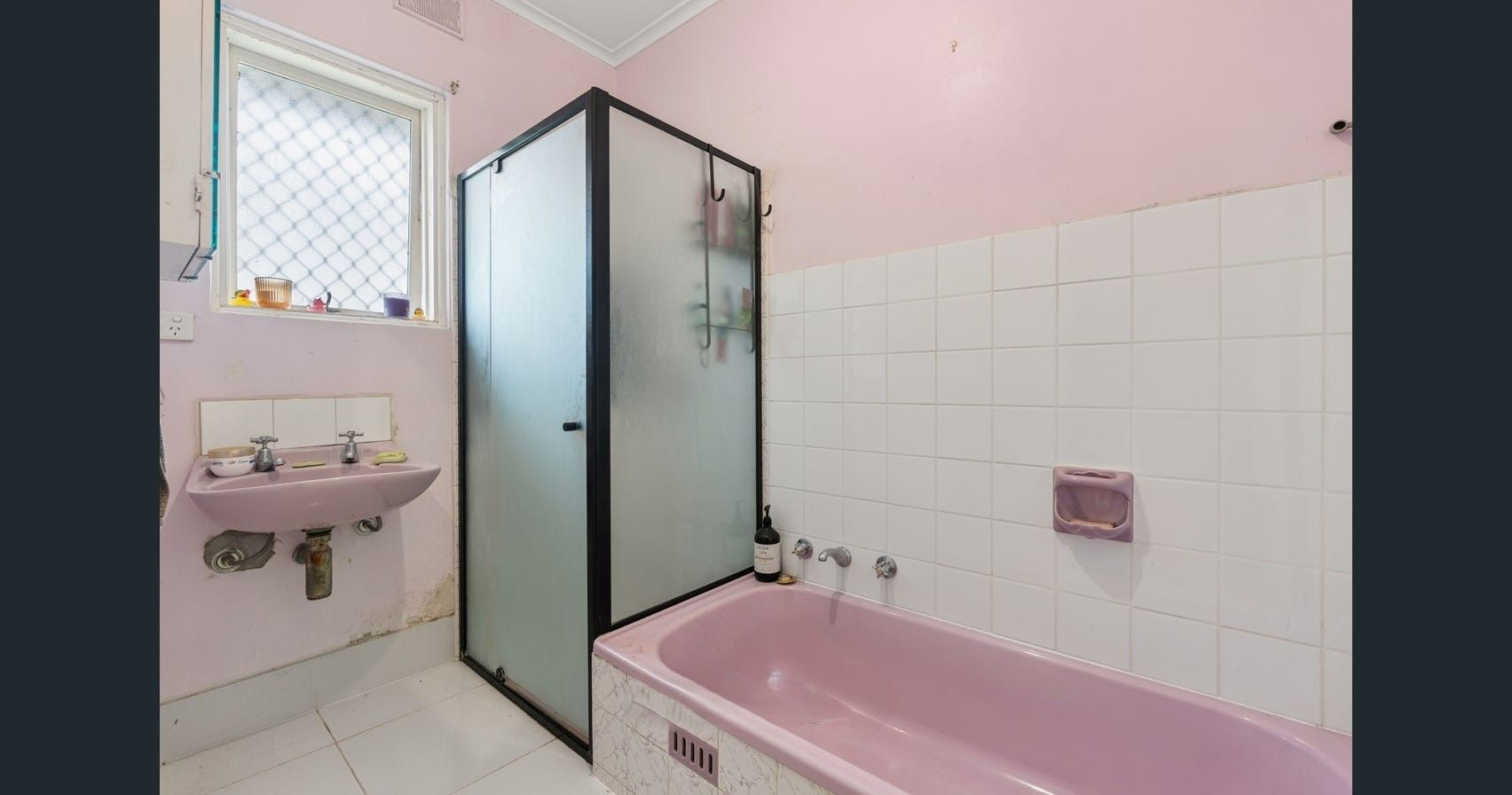 4 Bronwyn Crescent — photo 10 of 16