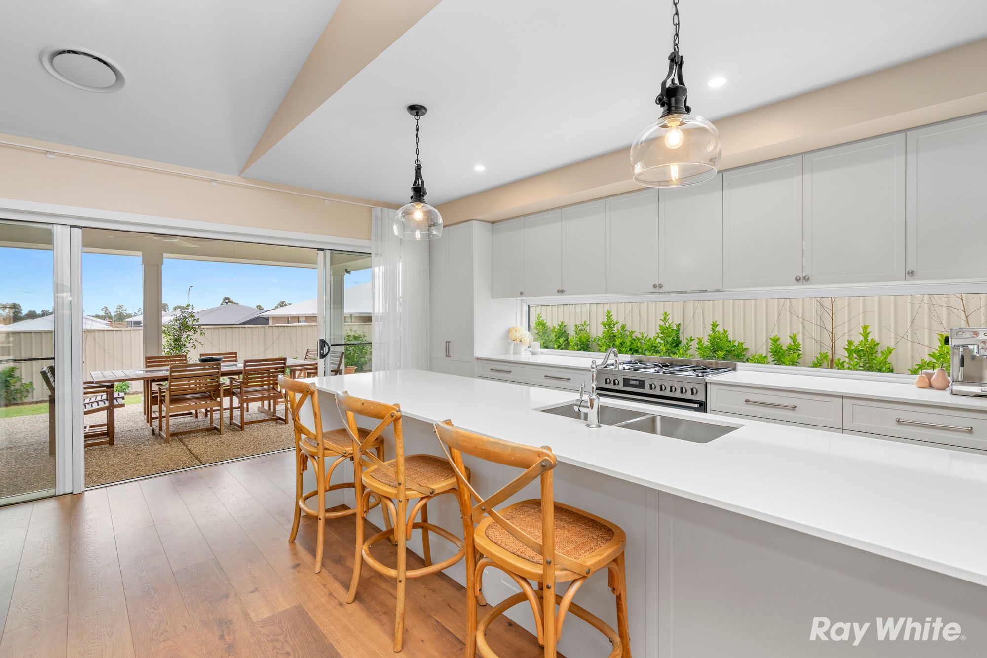 11 Lawrence Avenue — photo 5 of 25