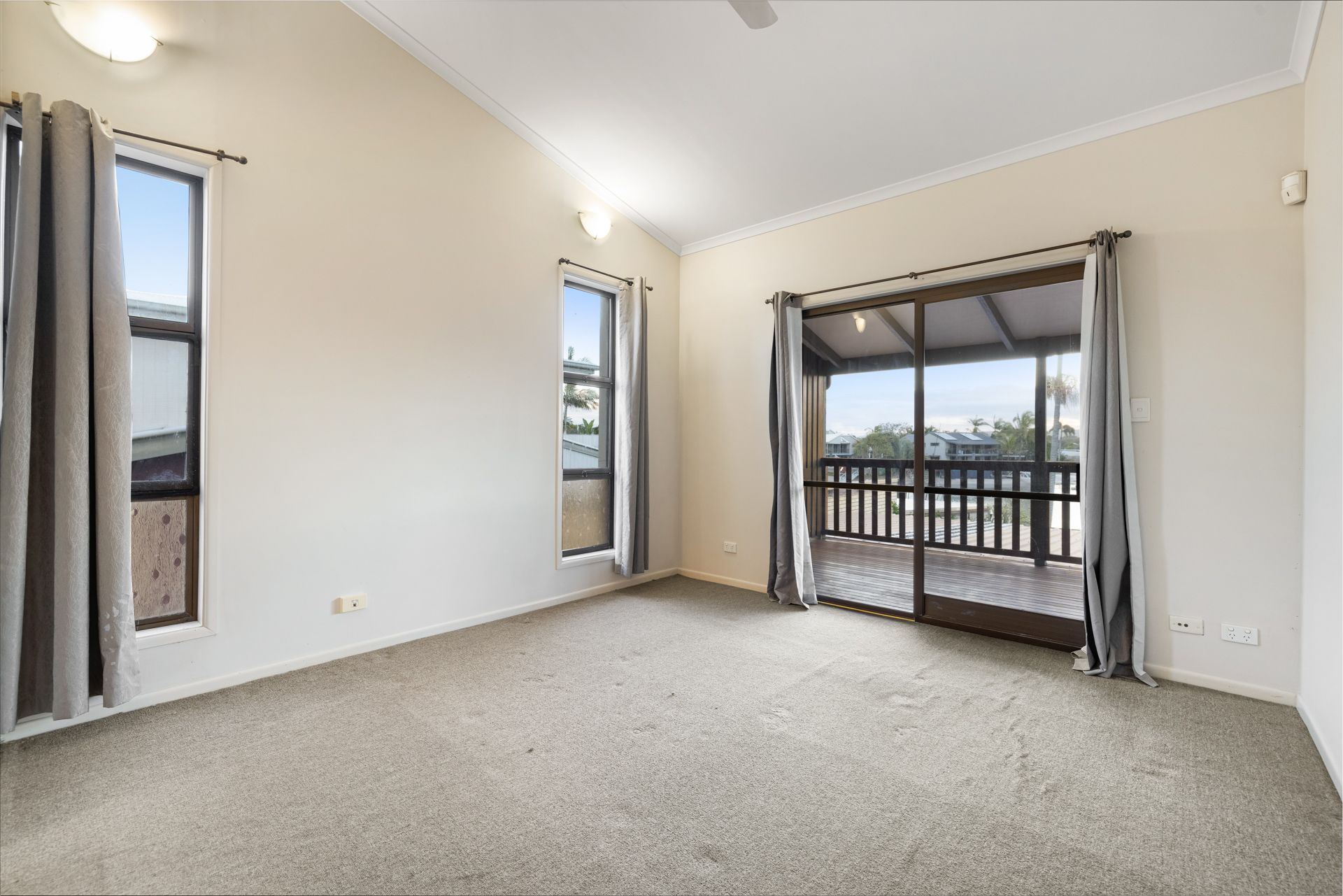 50 Coomaroo Crescent — photo 10 of 21