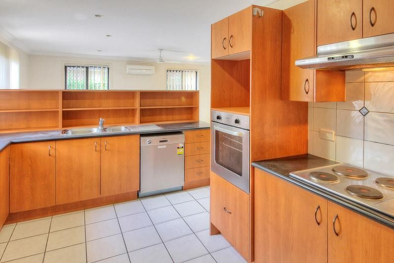 10 Brushbox Crescent, Sunnybank Hills, QLD 4109