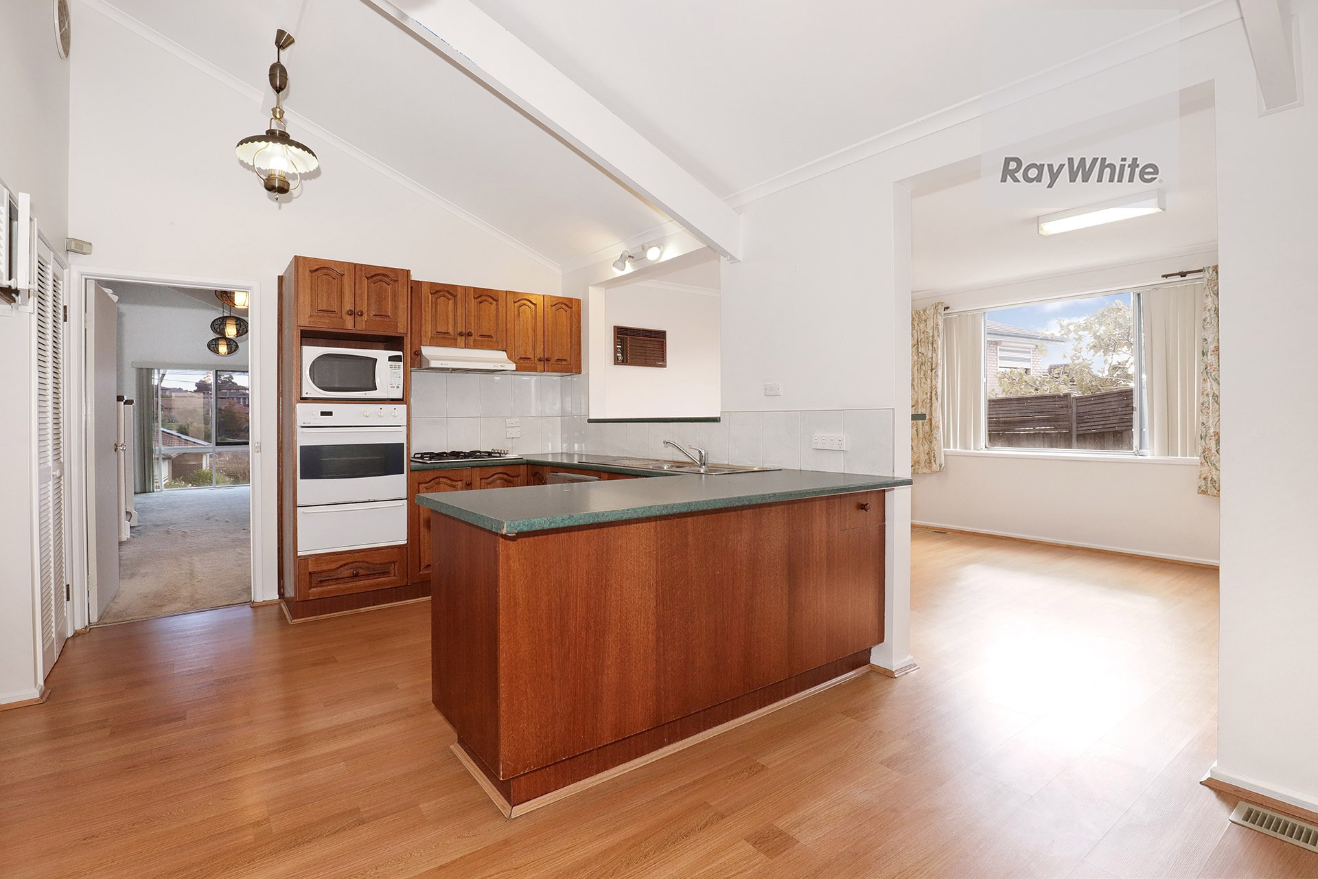 10 Ellesmere Crescent, Gladstone Park, VIC 3043