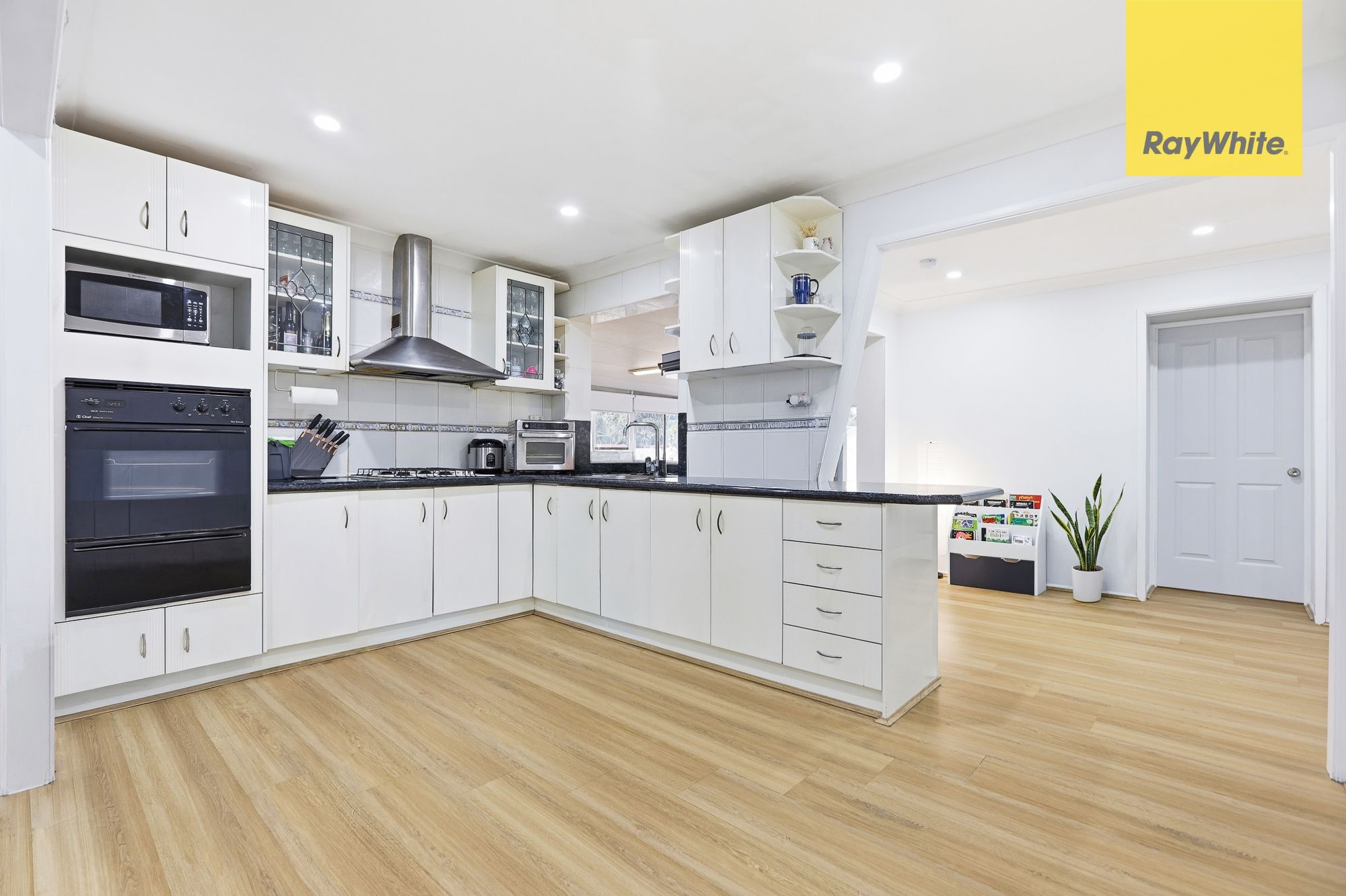 15 Carroll Crescent — photo 4 of 15