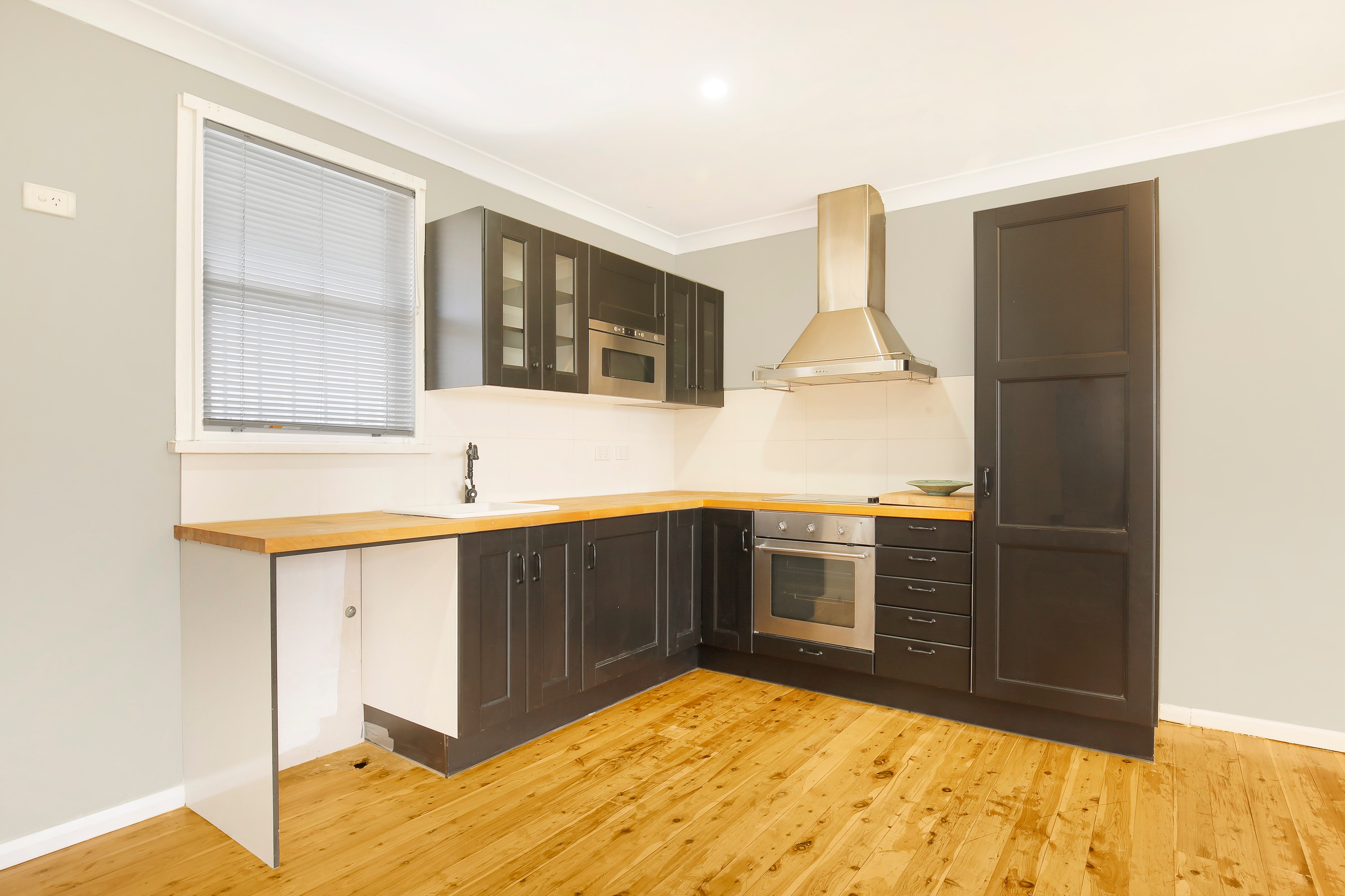 37 Hogarth Avenue, Mount Warrigal, NSW 2528