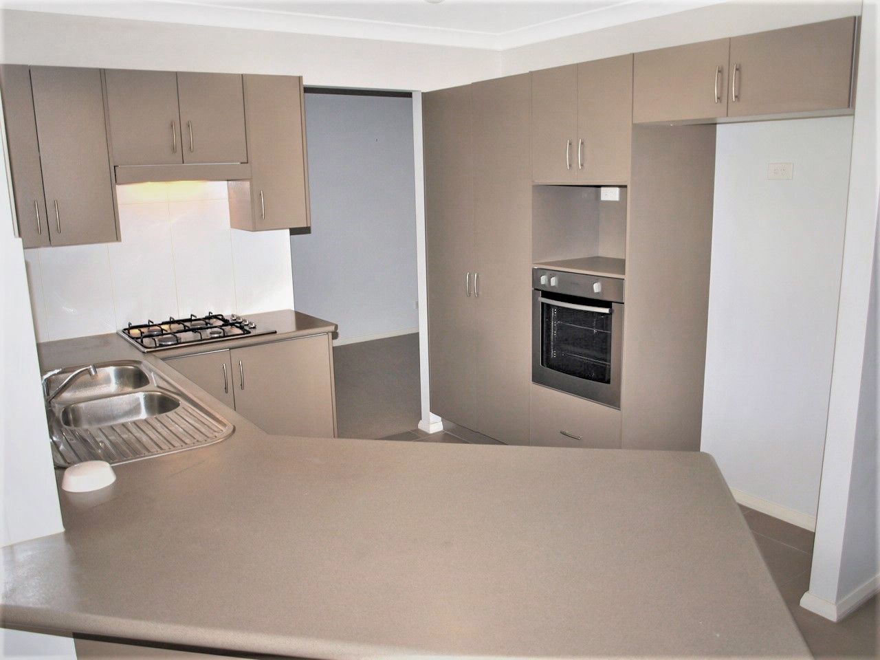 2 Cleveland Street, Cameron Park, NSW 2285