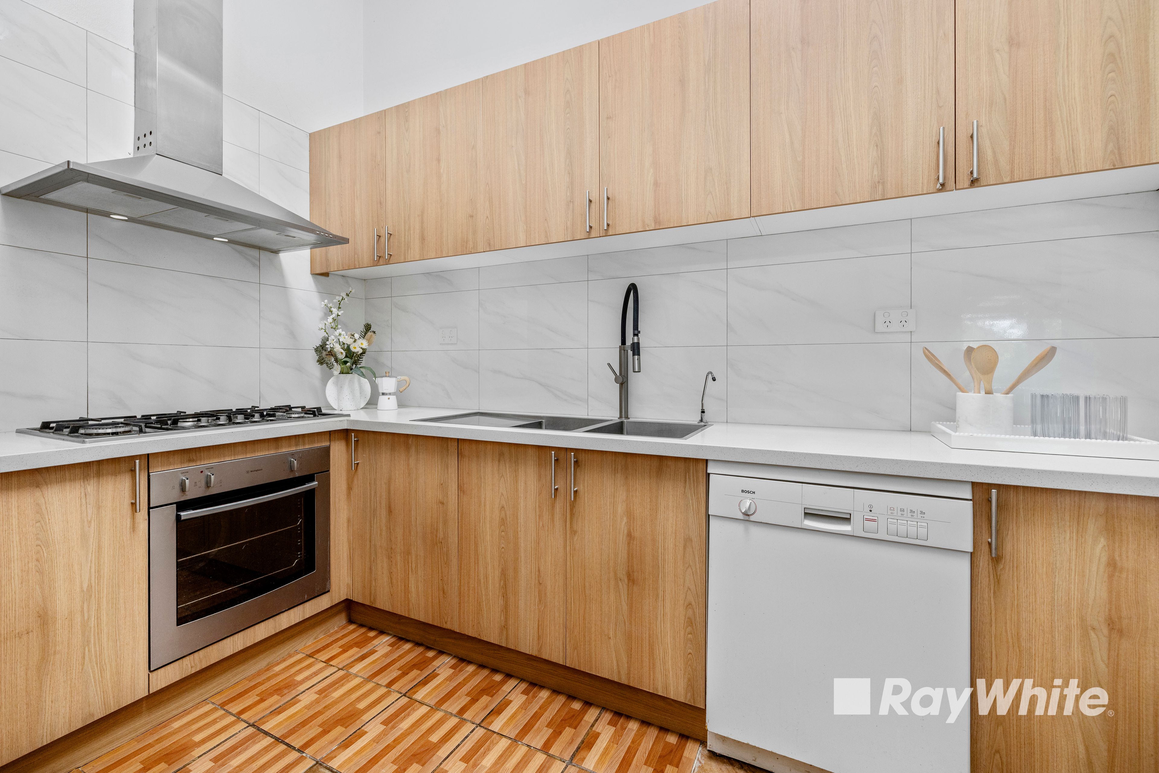 84 Chalcot Drive — photo 8 of 22