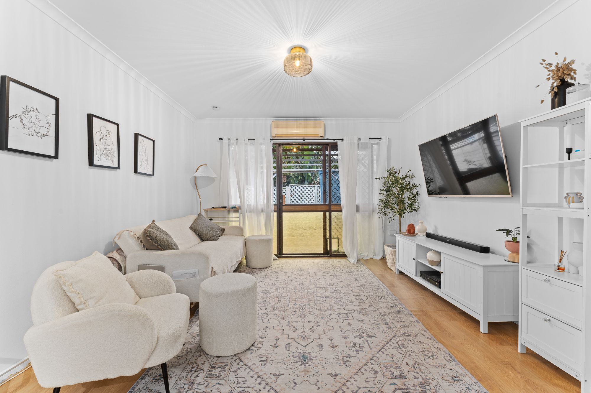 2/60 Frank Street, Labrador, QLD 4215