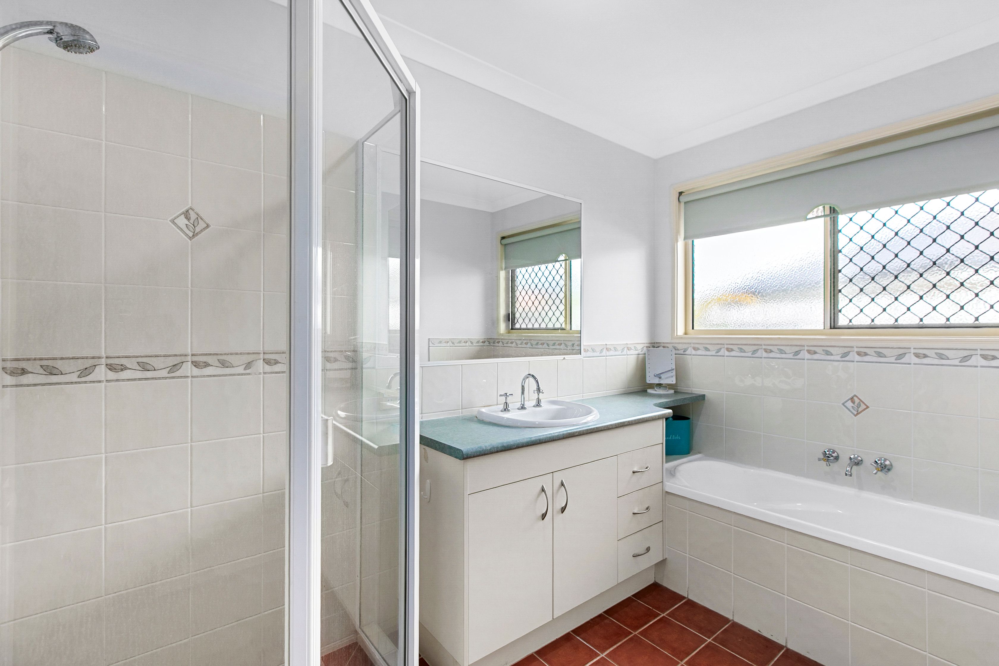 12 Montrose Close — photo 14 of 28